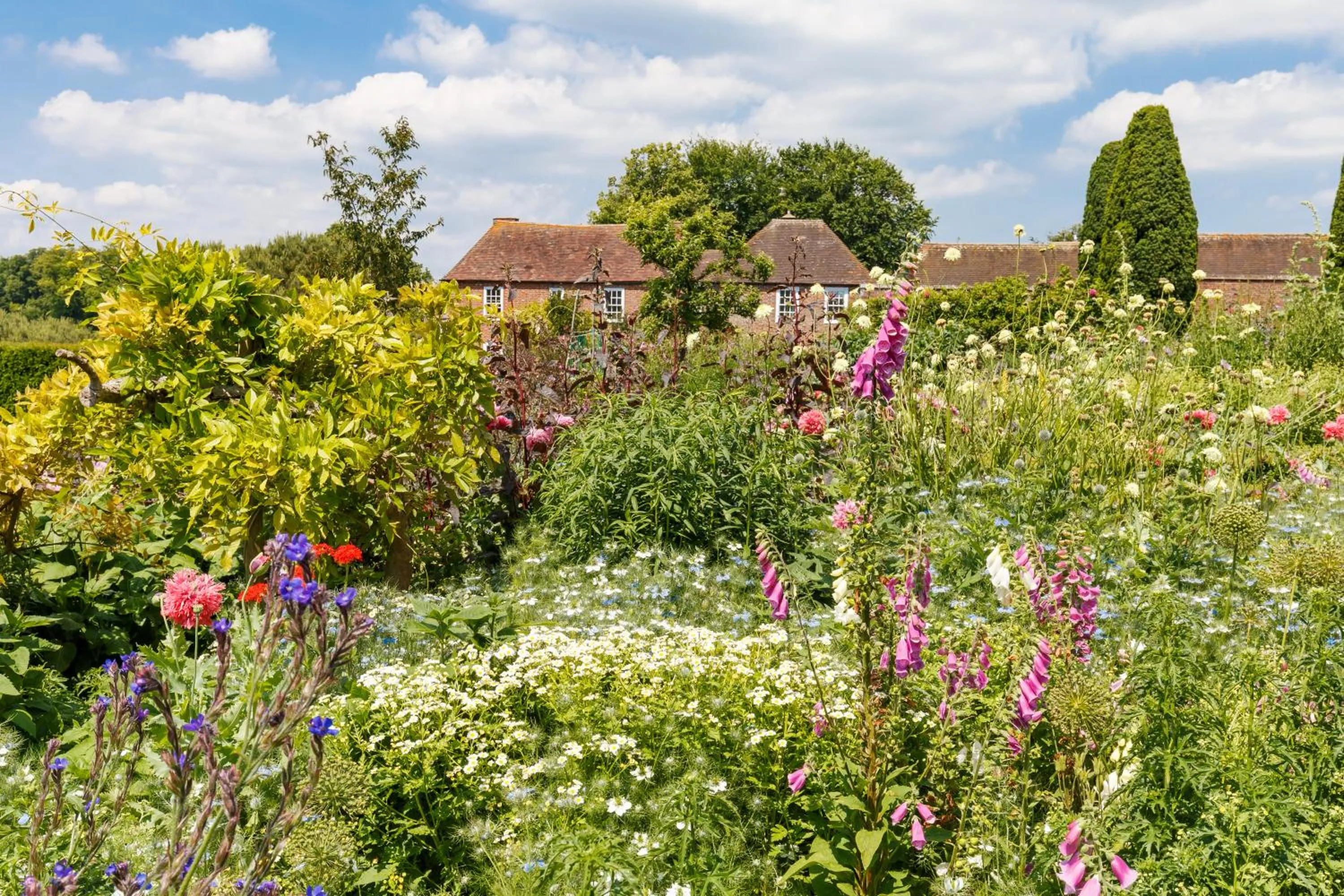 Garden in Leeds Castle Maiden's Tower