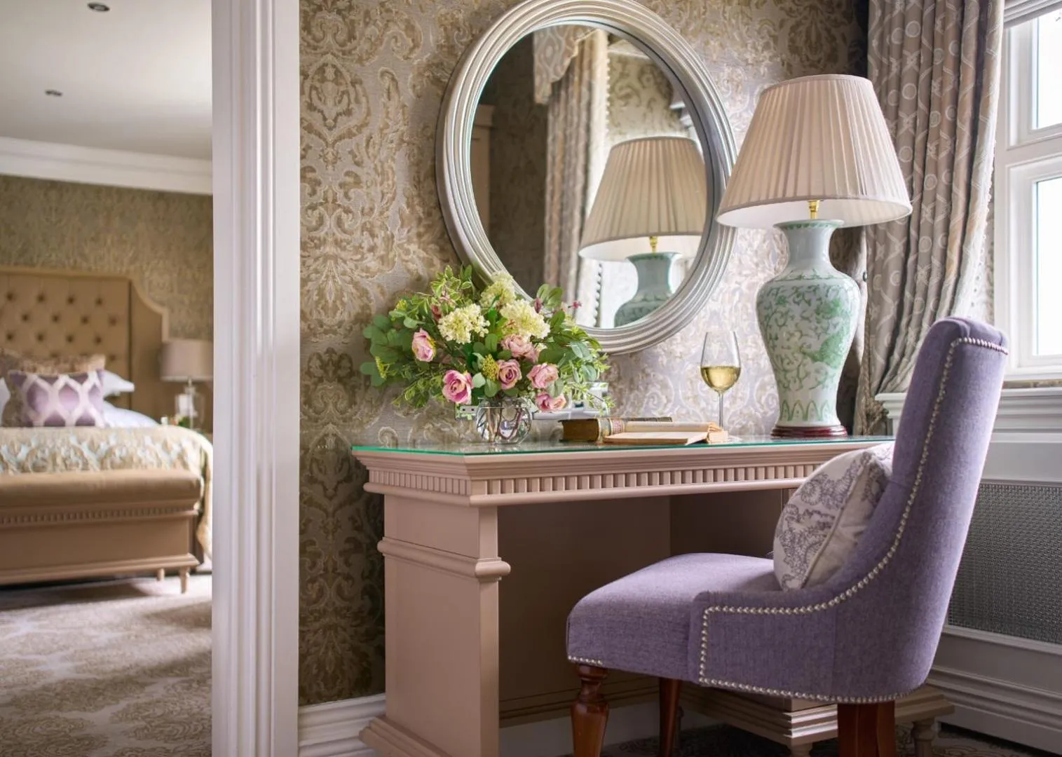 Photo of the whole room, Bed in Dromoland Castle