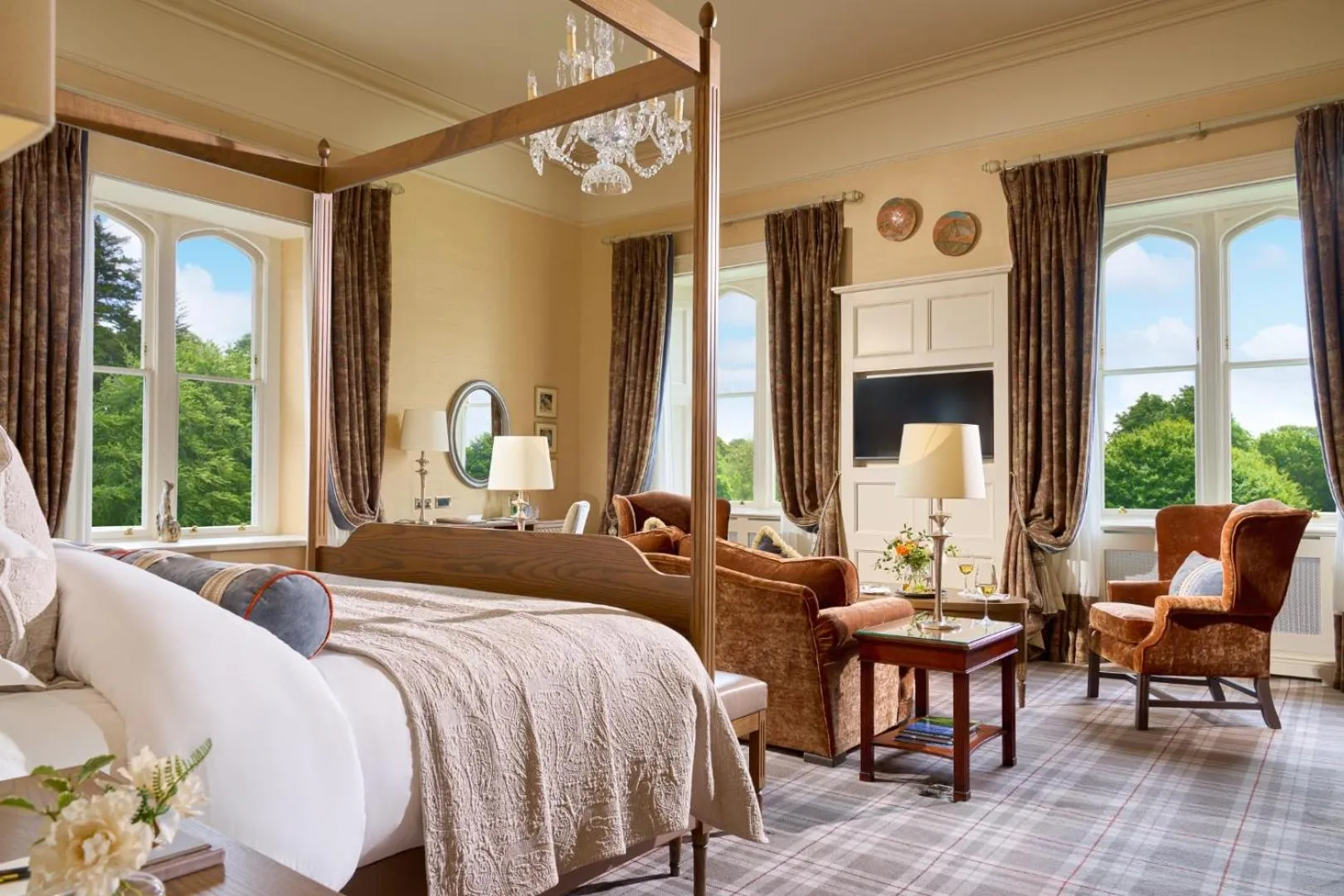 Photo of the whole room, Bed in Dromoland Castle