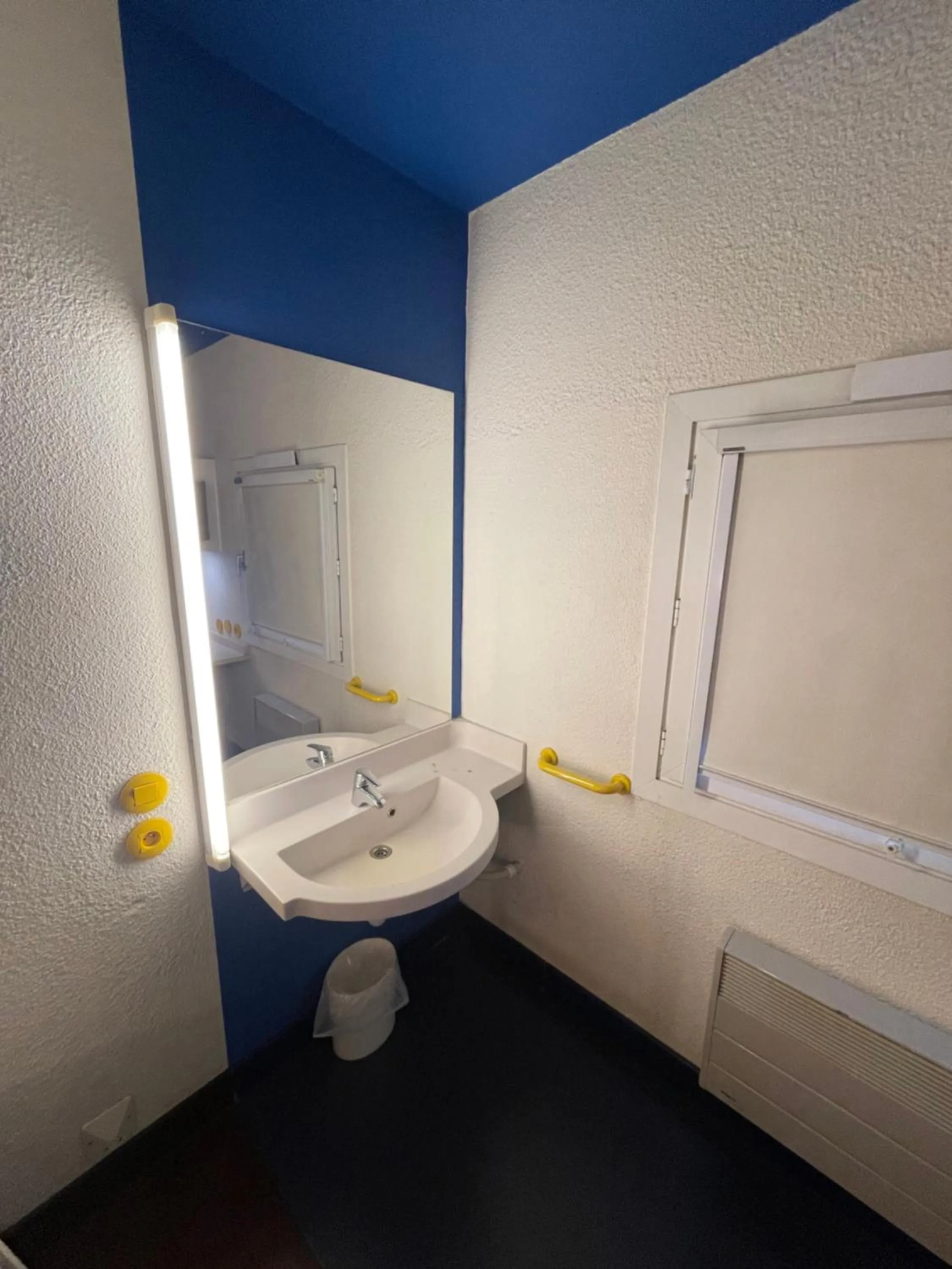 Unisotel Bollène A7 Ex-Hotel F1