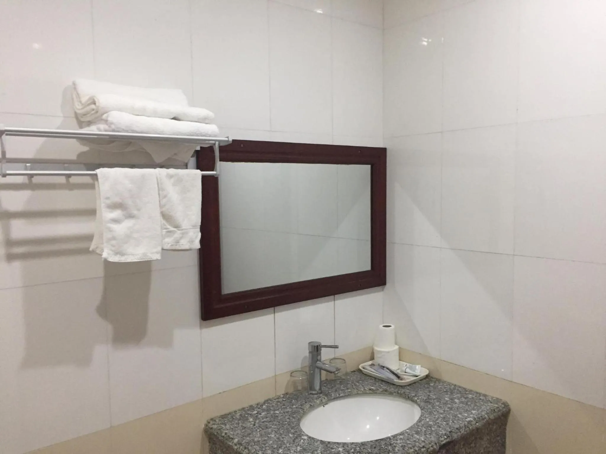 Hưng Thành Riverside Hotel