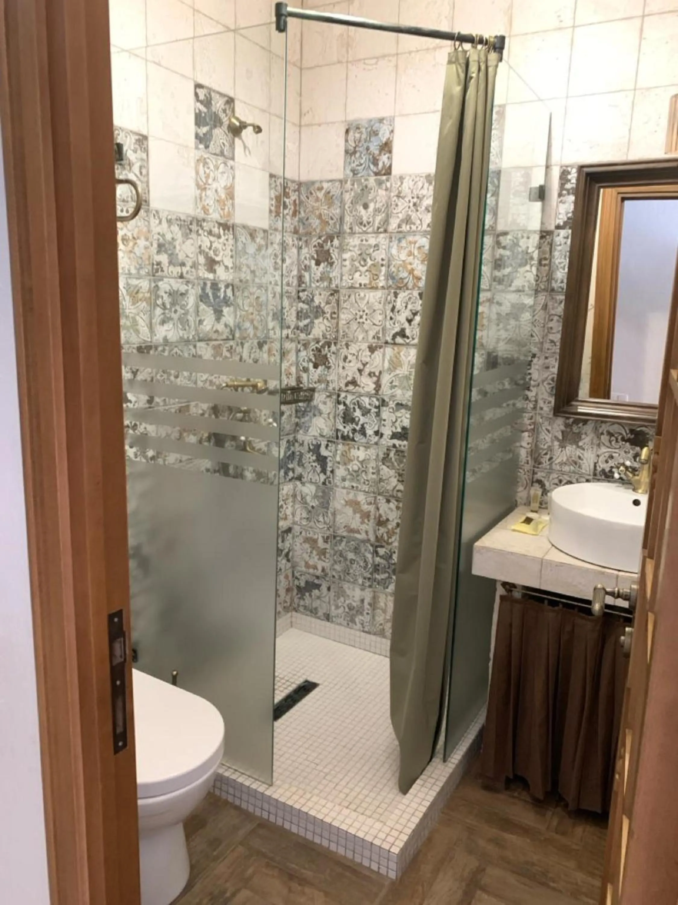 Shower in Boutique ETHNO HOTEL