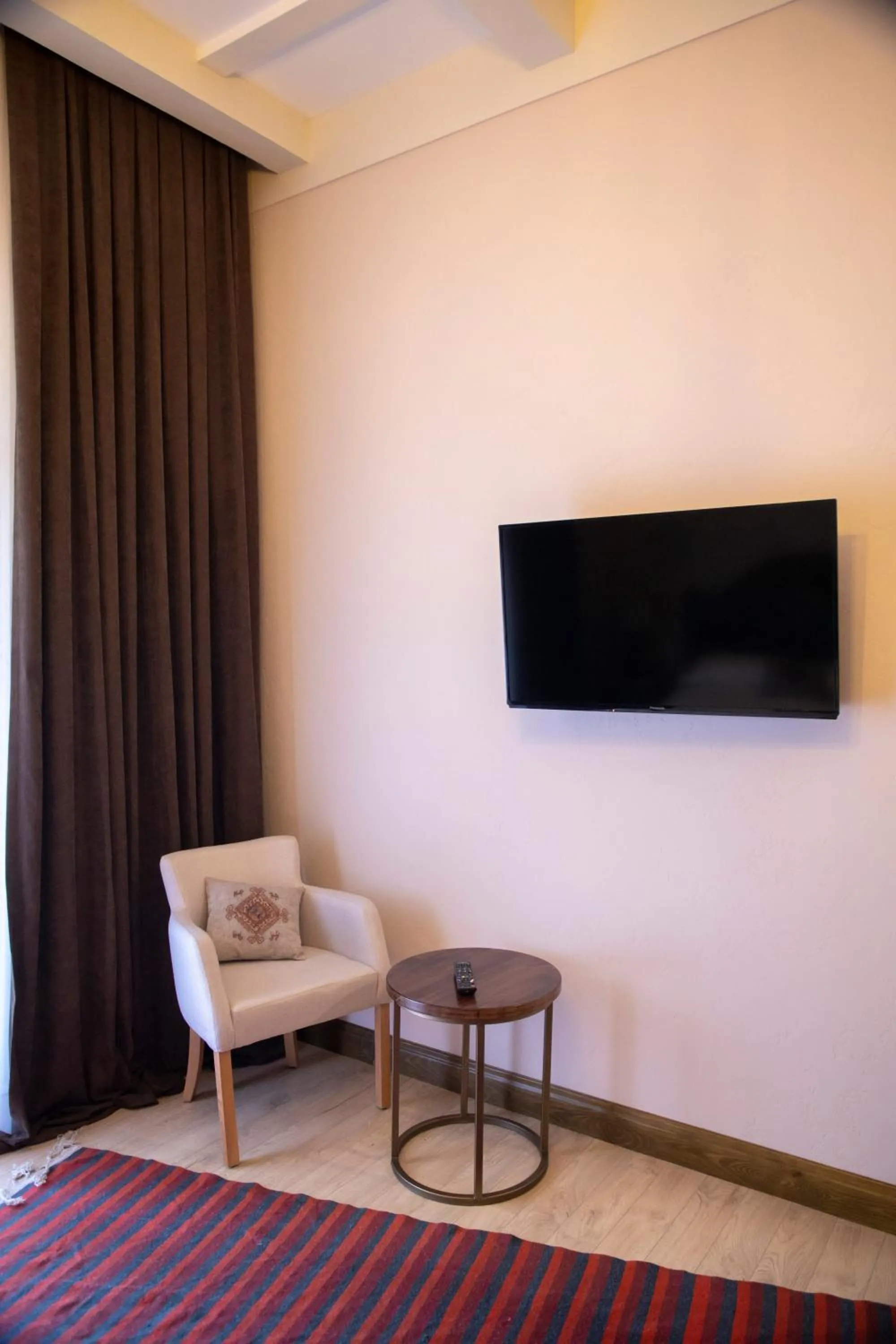 Communal lounge/ TV room in Boutique ETHNO HOTEL