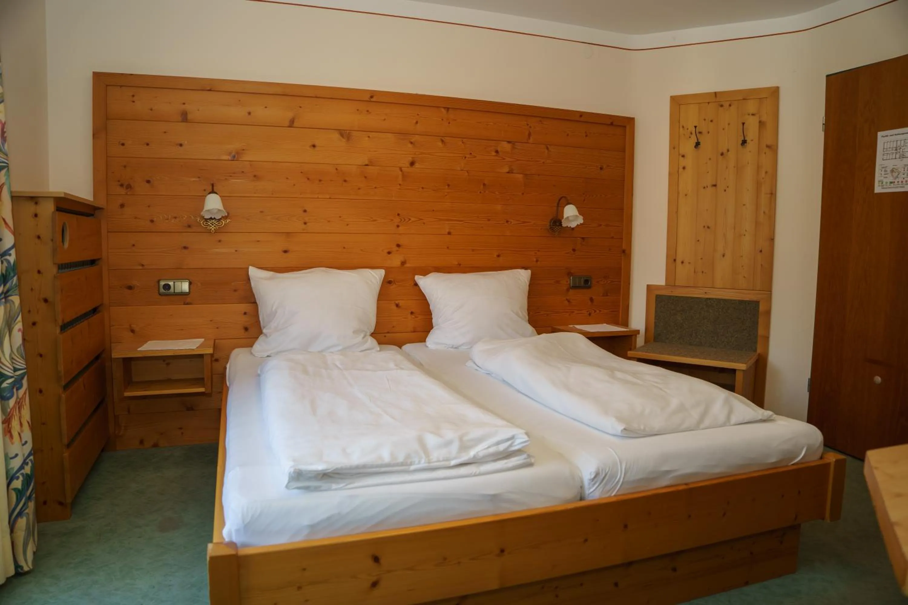 Photo of the whole room, Bed in Landgasthof Zur Post