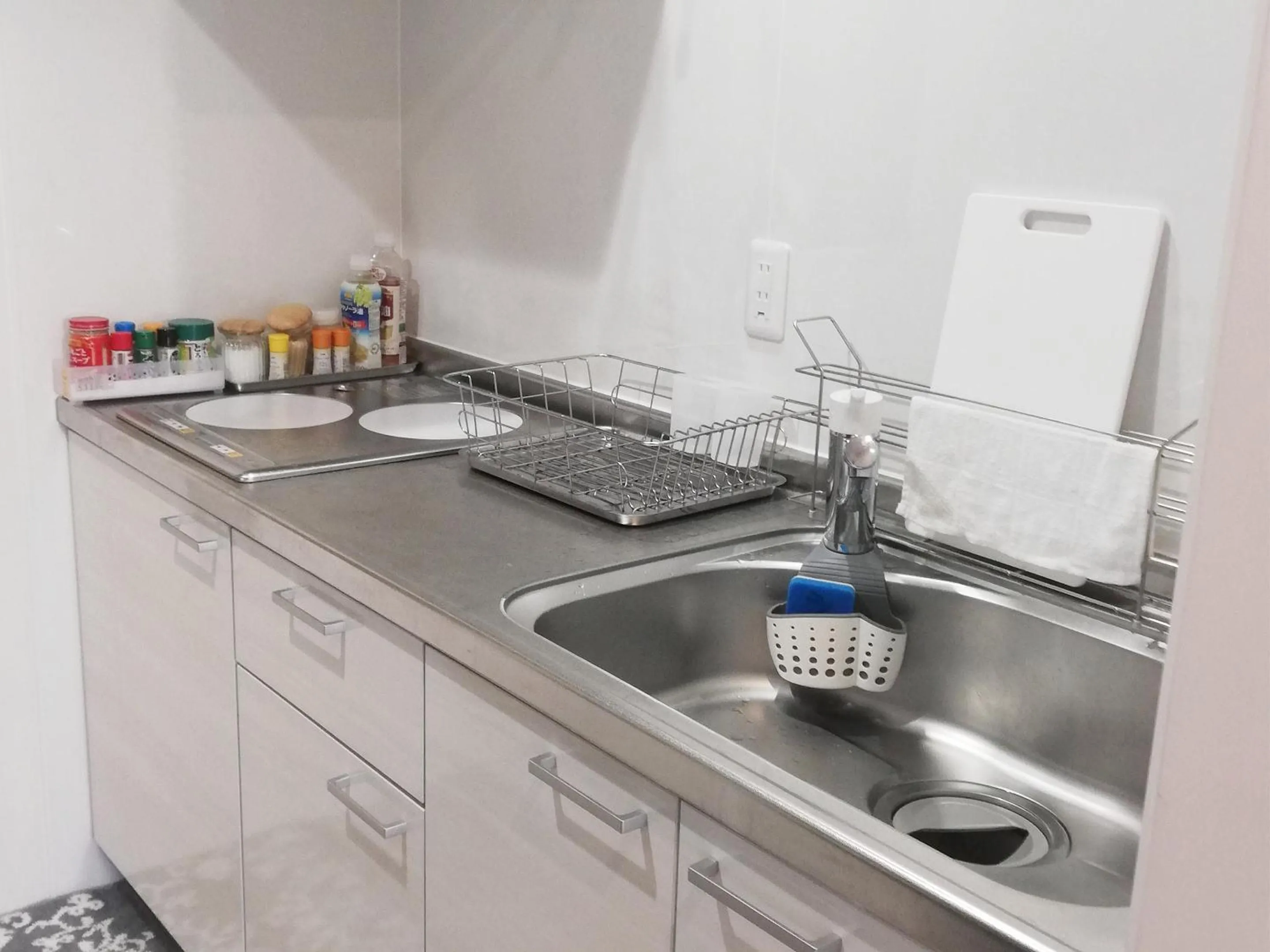 Communal kitchen in Room Biotop YOMITAN