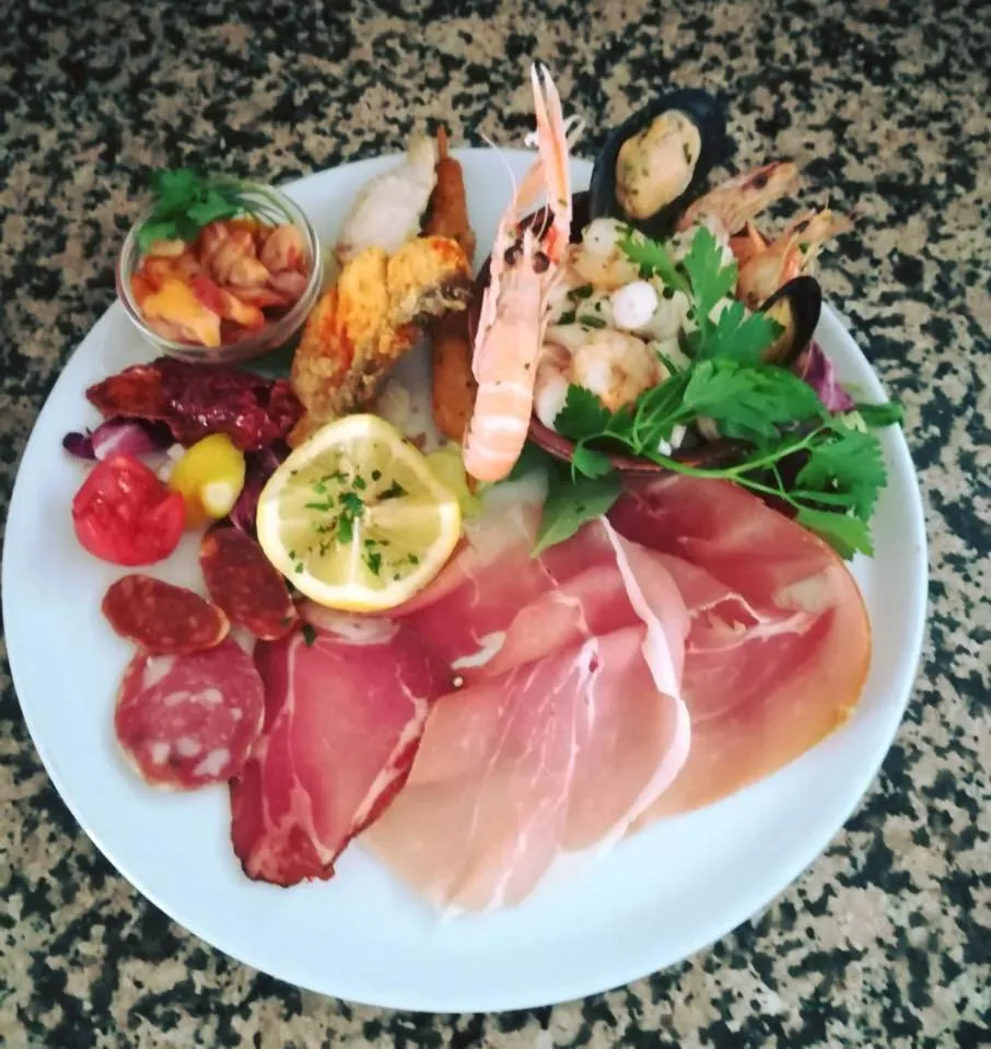 Restaurant/places to eat in Hotel PINO LORICATO