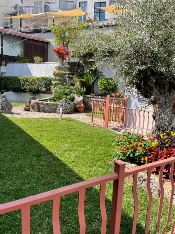 Garden in Hotel PINO LORICATO