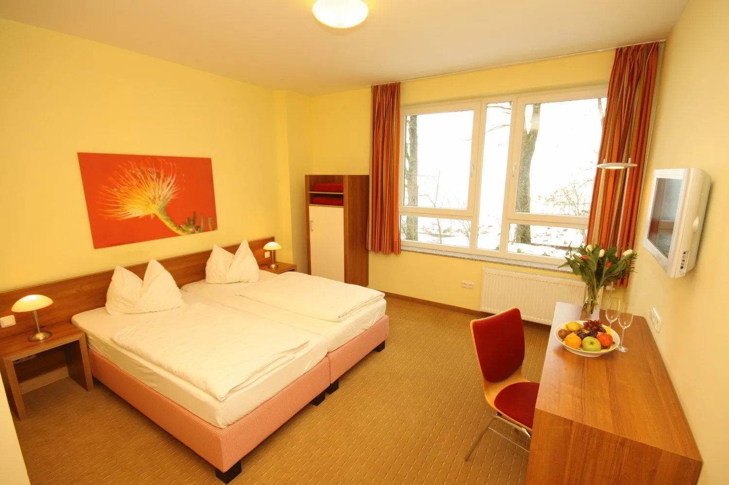 Photo of the whole room, Bed in smartMotel