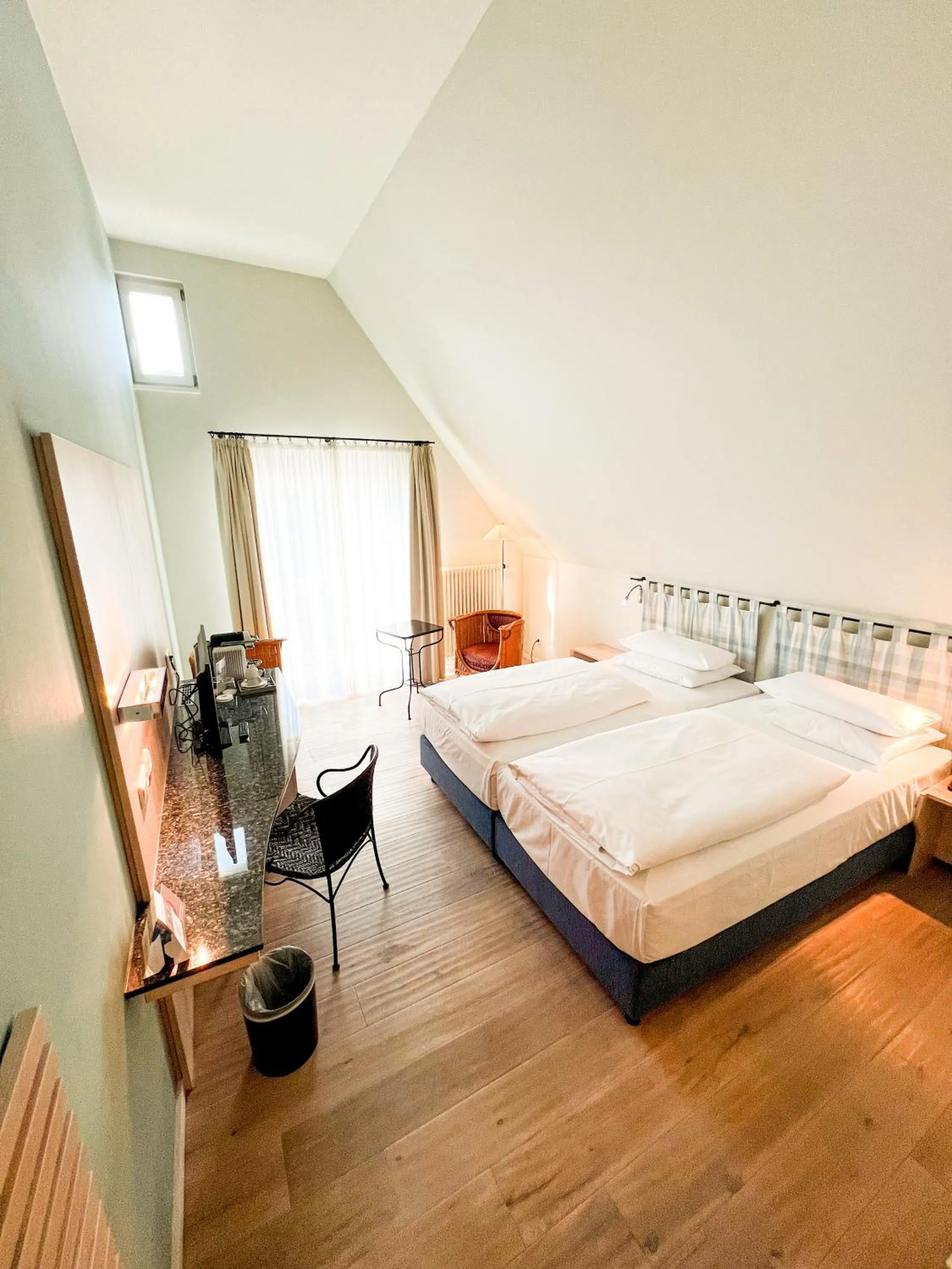 Photo of the whole room, Bed in Hotel-Restaurant Schwanen