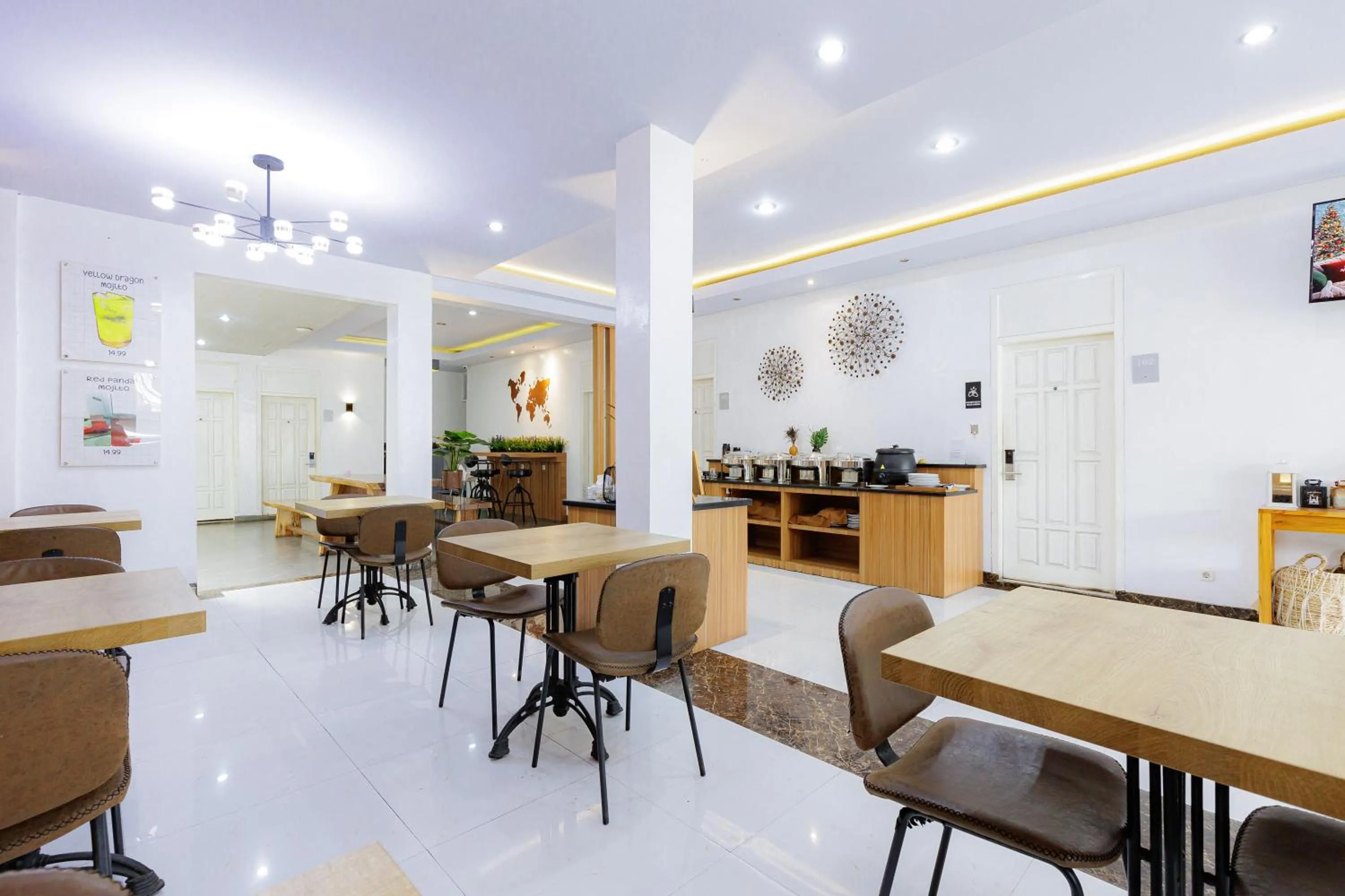 Dining area in RedDoorz Plus Syariah near Museum Lampung