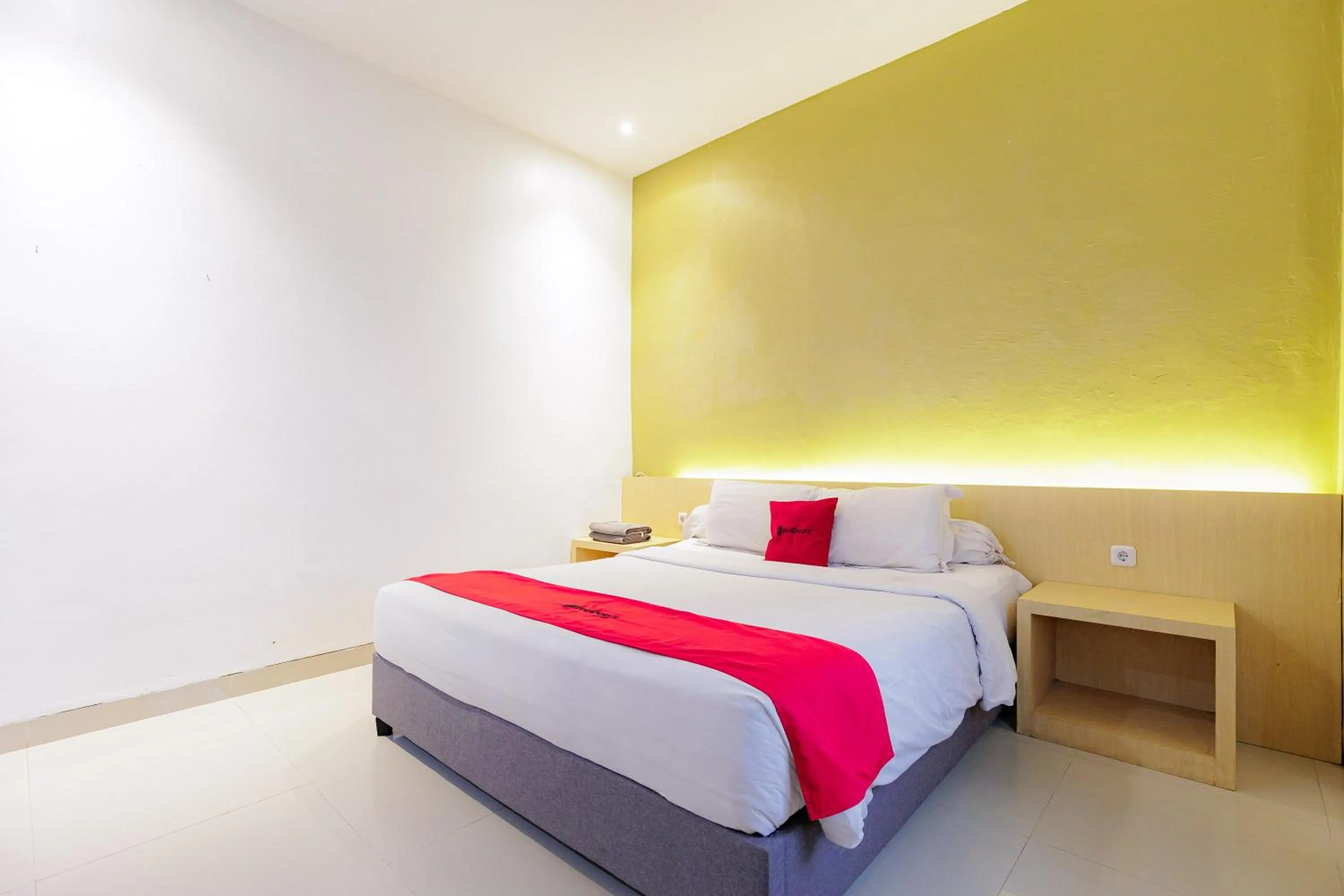 Bedroom, Bed in RedDoorz Plus Syariah near Museum Lampung
