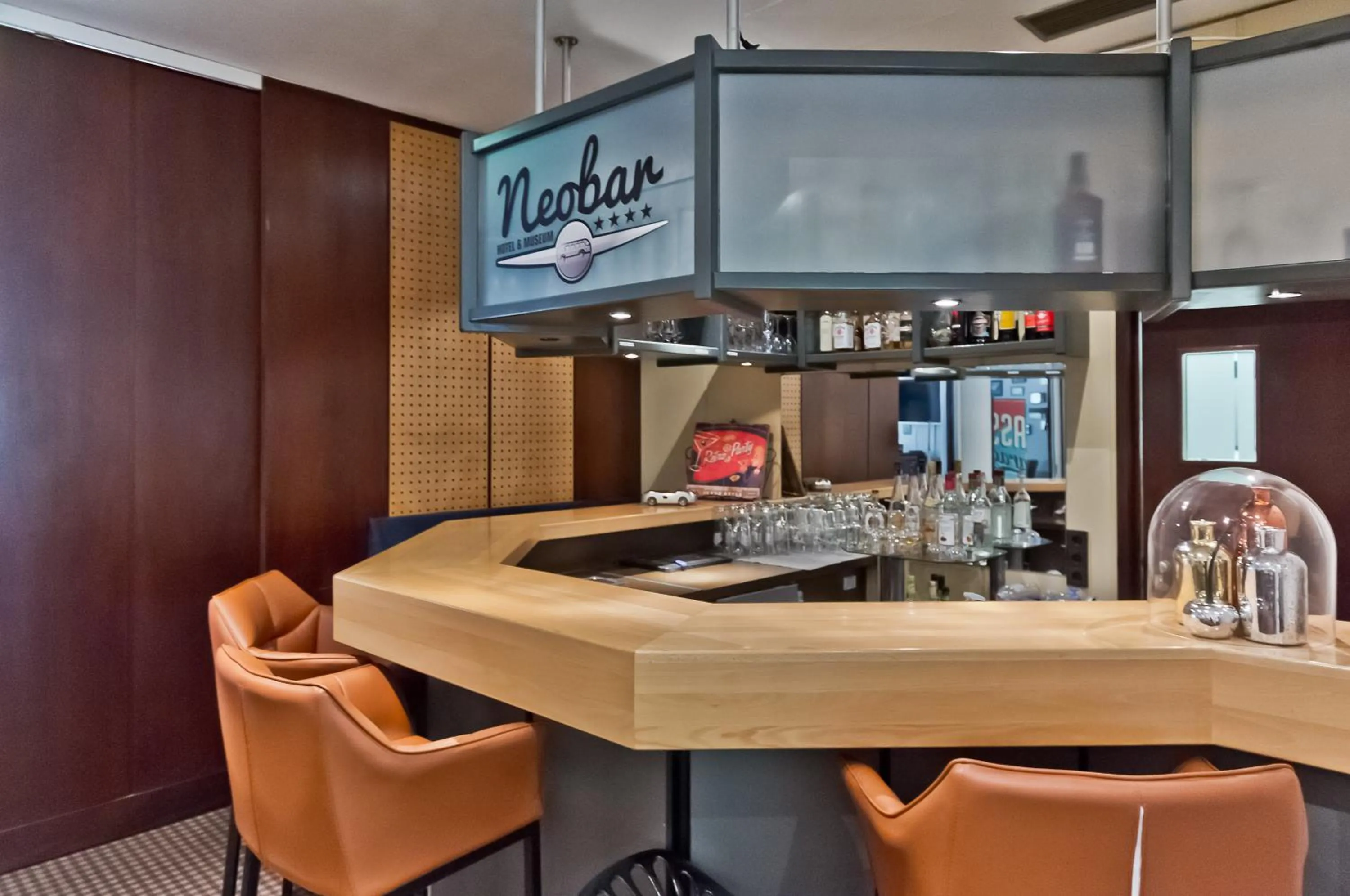 Restaurant/places to eat in Arthotel ANA Neotel