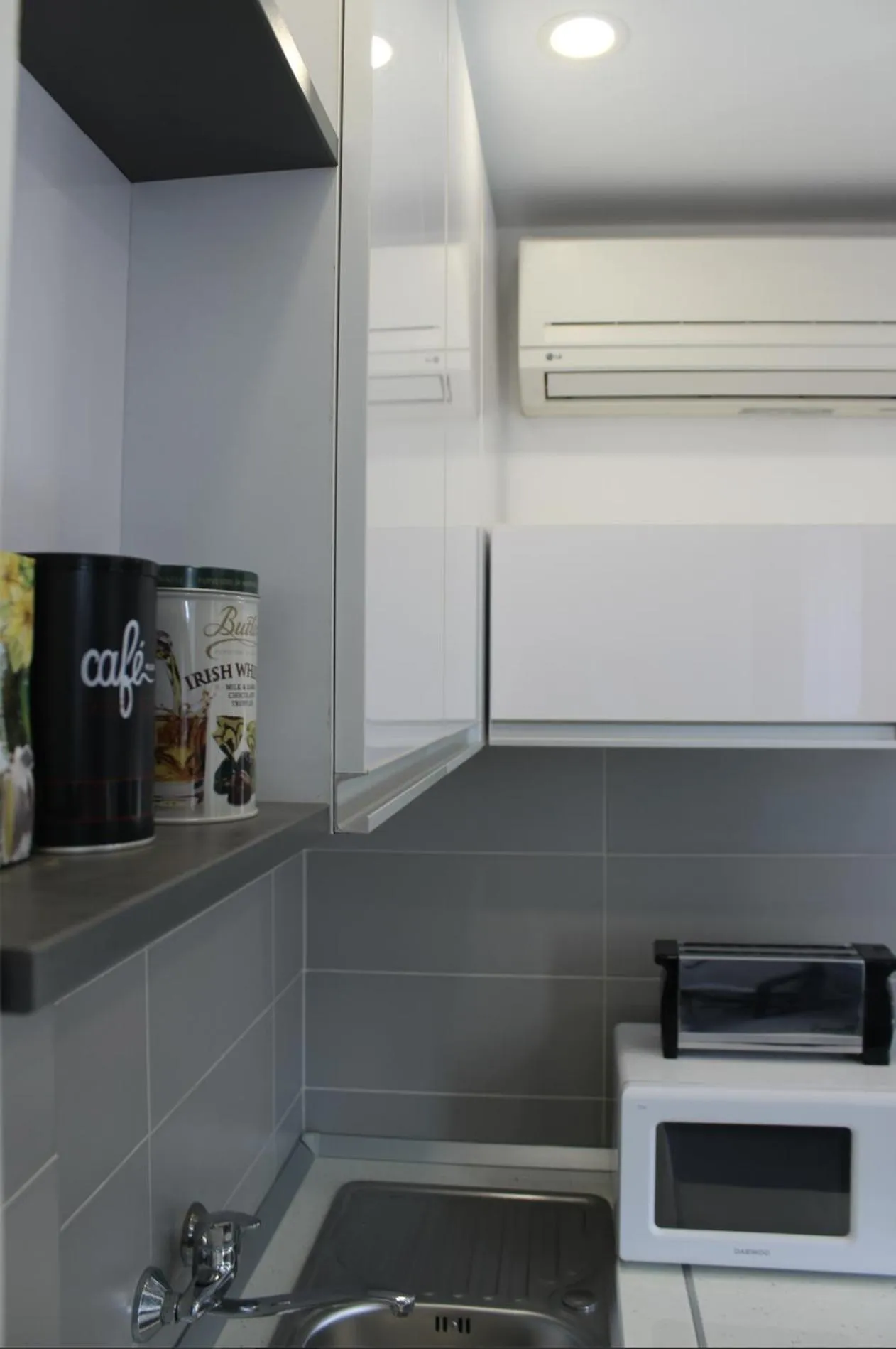 Kitchen or kitchenette in Luxury City Center Apartment - Bucharest Railways Station