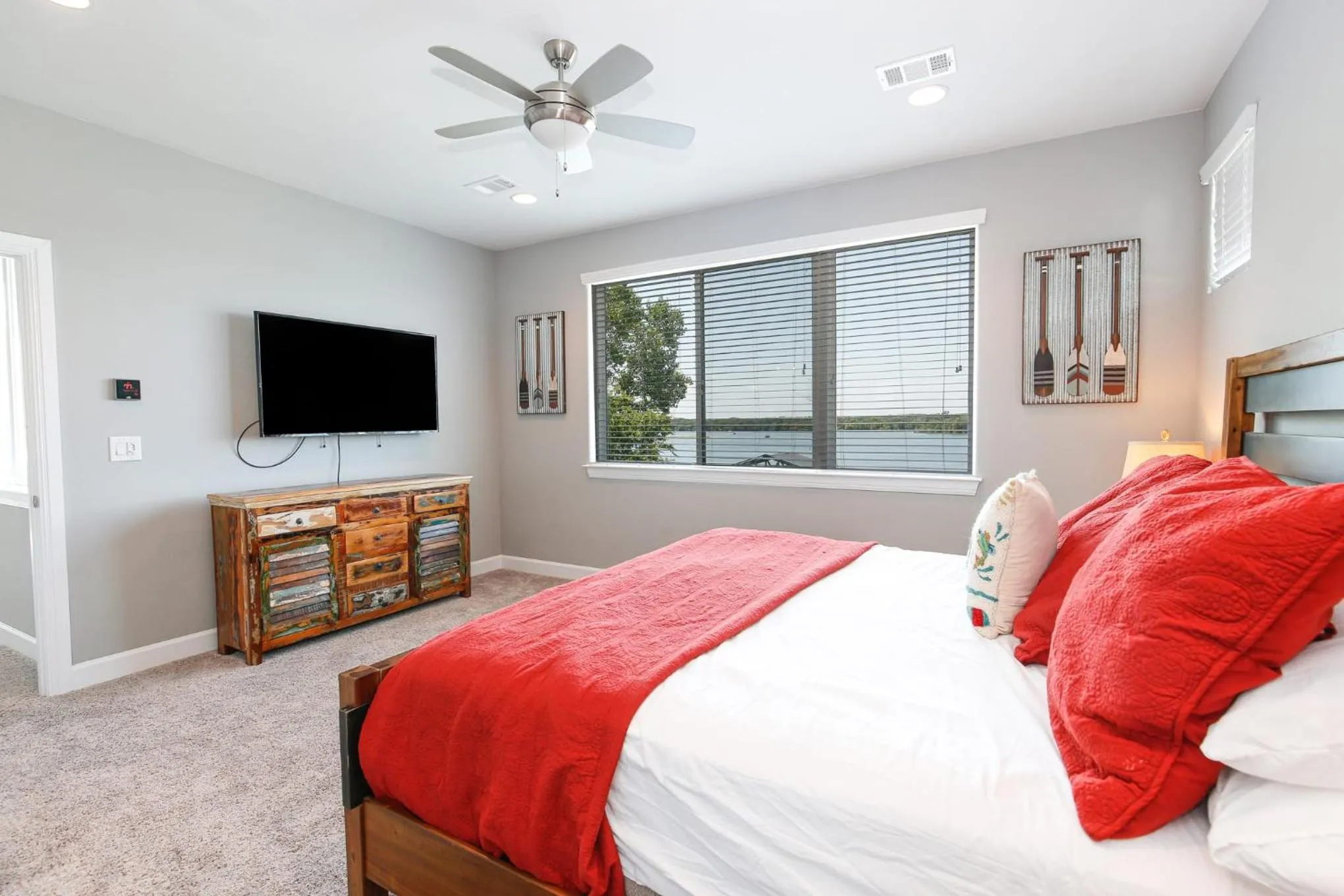 Bed in Luxury Lake LBJ House with Heated Swimming Pool and Spill Over Hot Tub and 2 Boat Slips