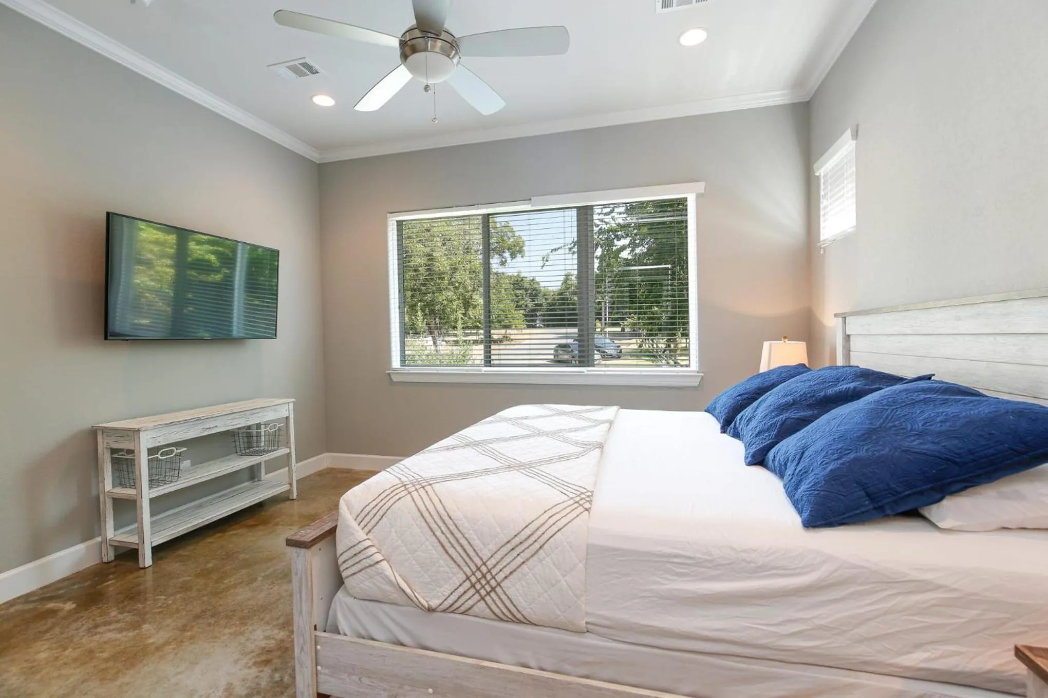 Bed in Luxury Lake LBJ House with Heated Swimming Pool and Spill Over Hot Tub and 2 Boat Slips