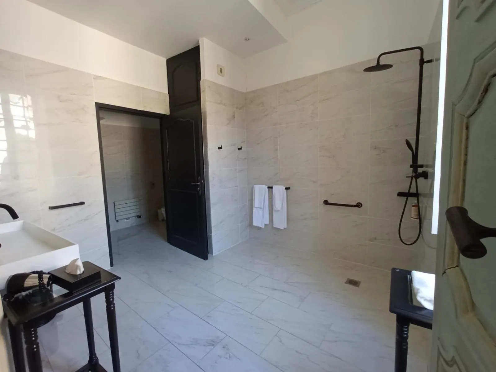 Shower in Mercure Figeac Viguier du Roy