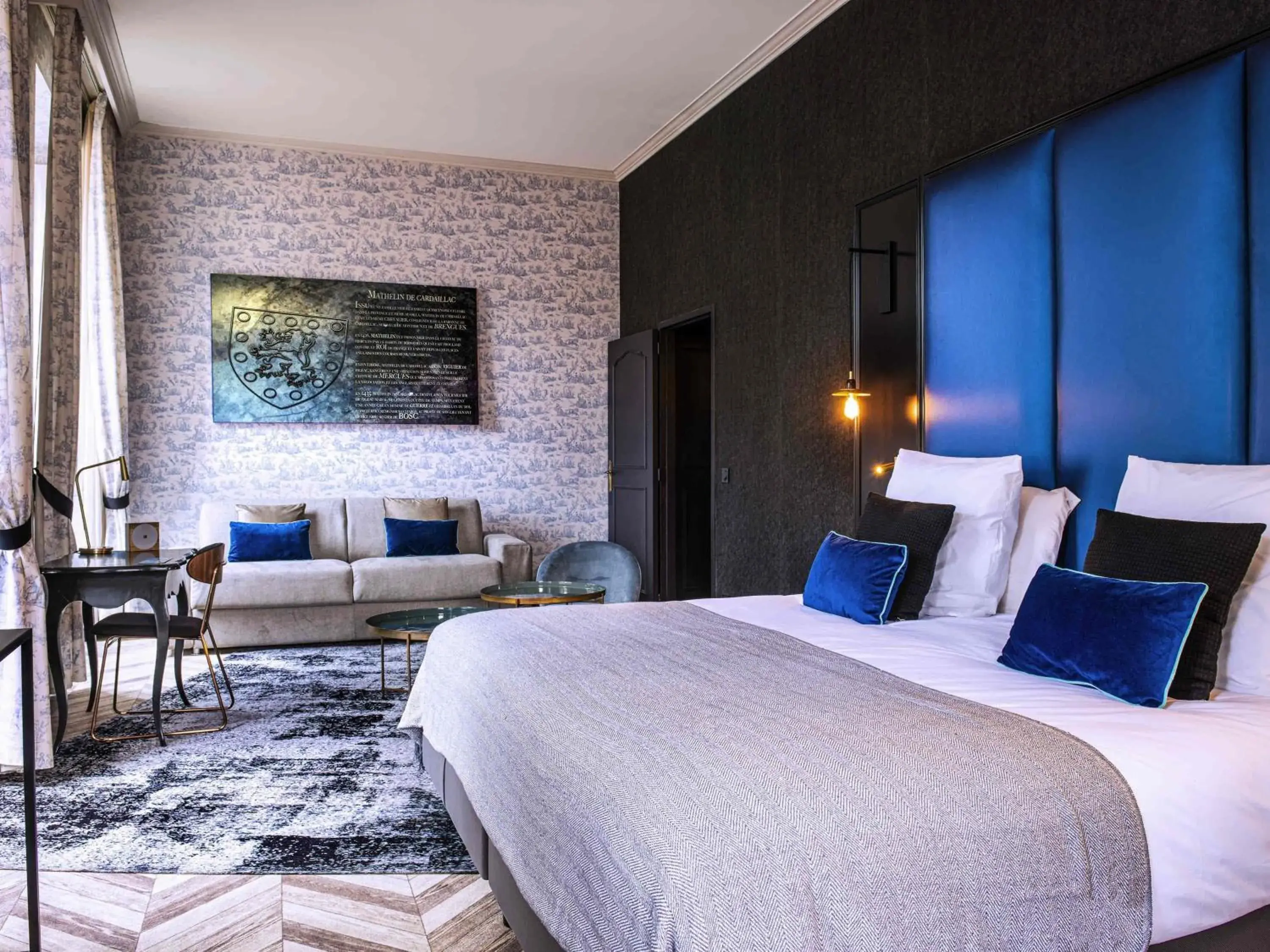 Privilege Double Room with One Double Bed and One Sofa in Mercure Figeac Viguier du Roy Privilege Double Room with One Double Bed and One Sofa in Mercure Figeac Viguier du Roy