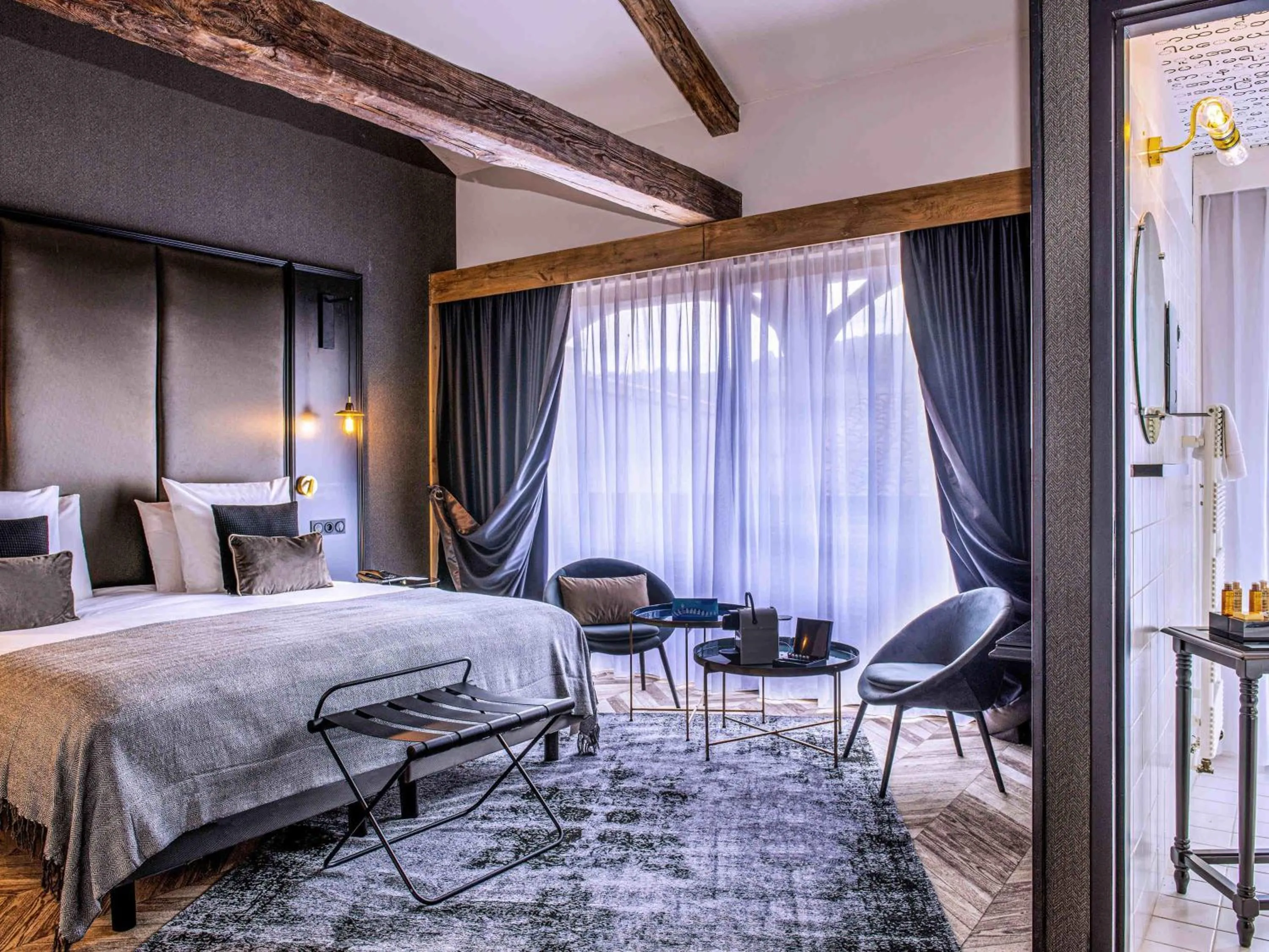 Bedroom, Bed in Mercure Figeac Viguier du Roy