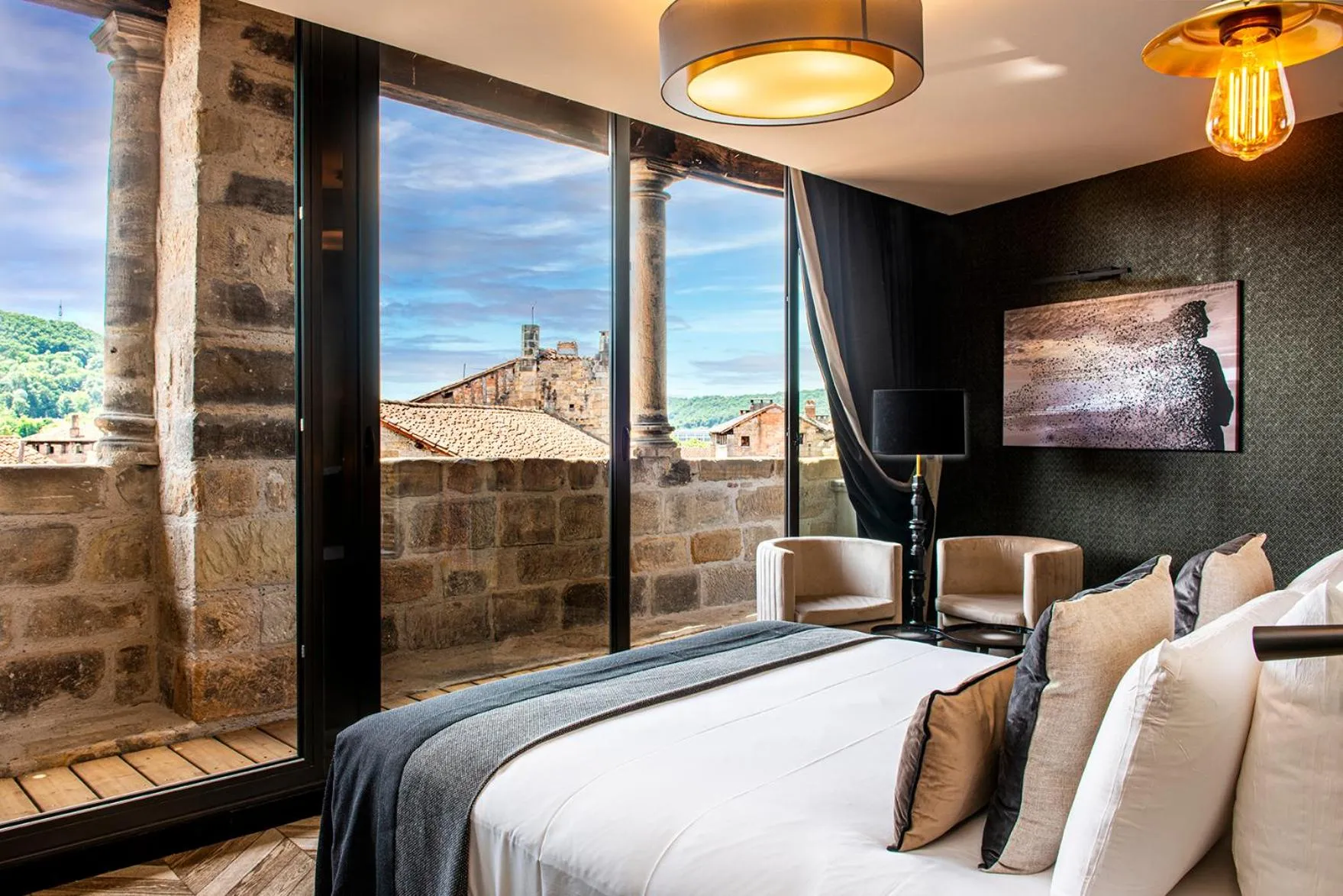 Property building, Bed in Mercure Figeac Viguier du Roy