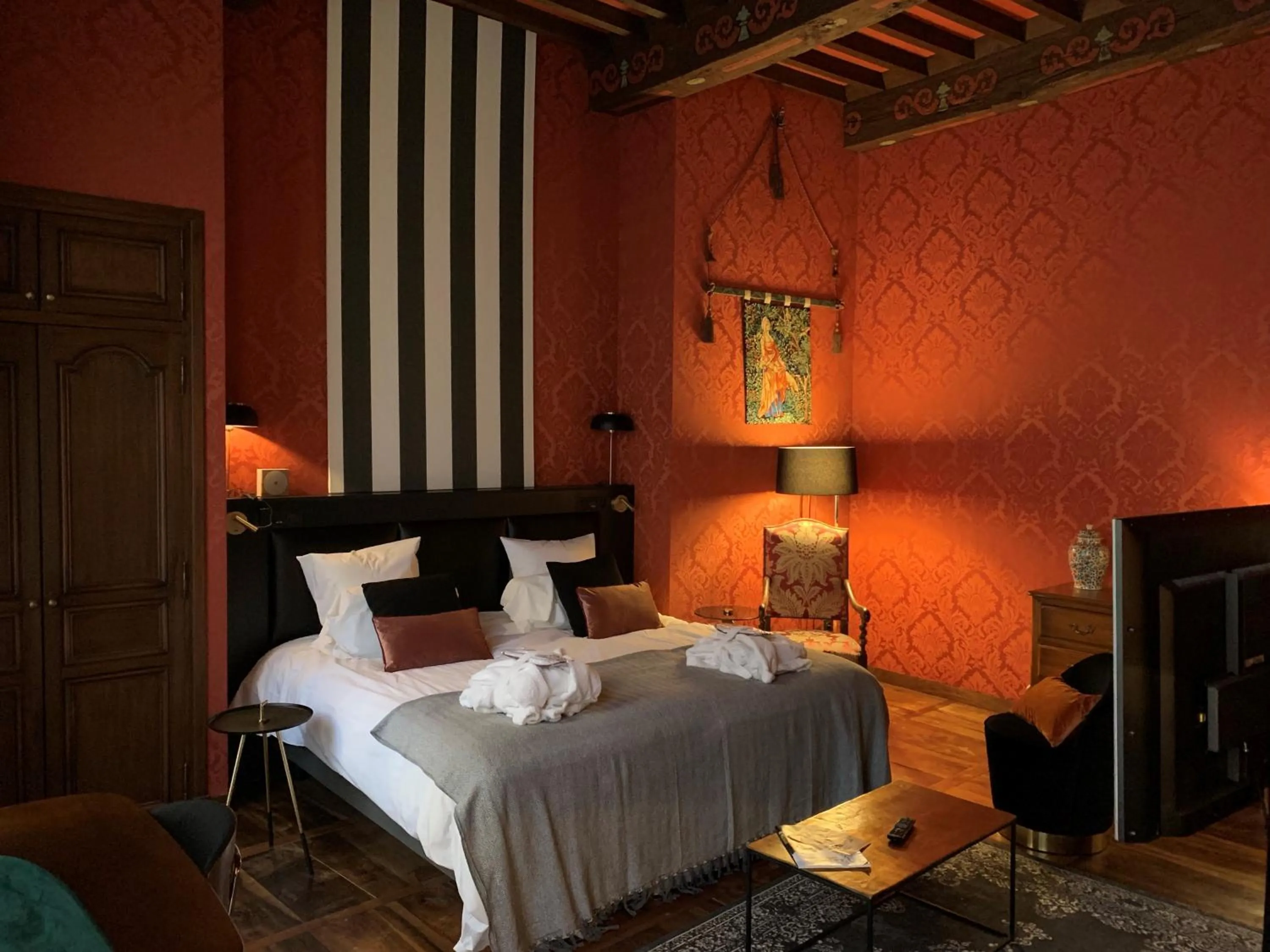 Photo of the whole room, Bed in Mercure Figeac Viguier du Roy