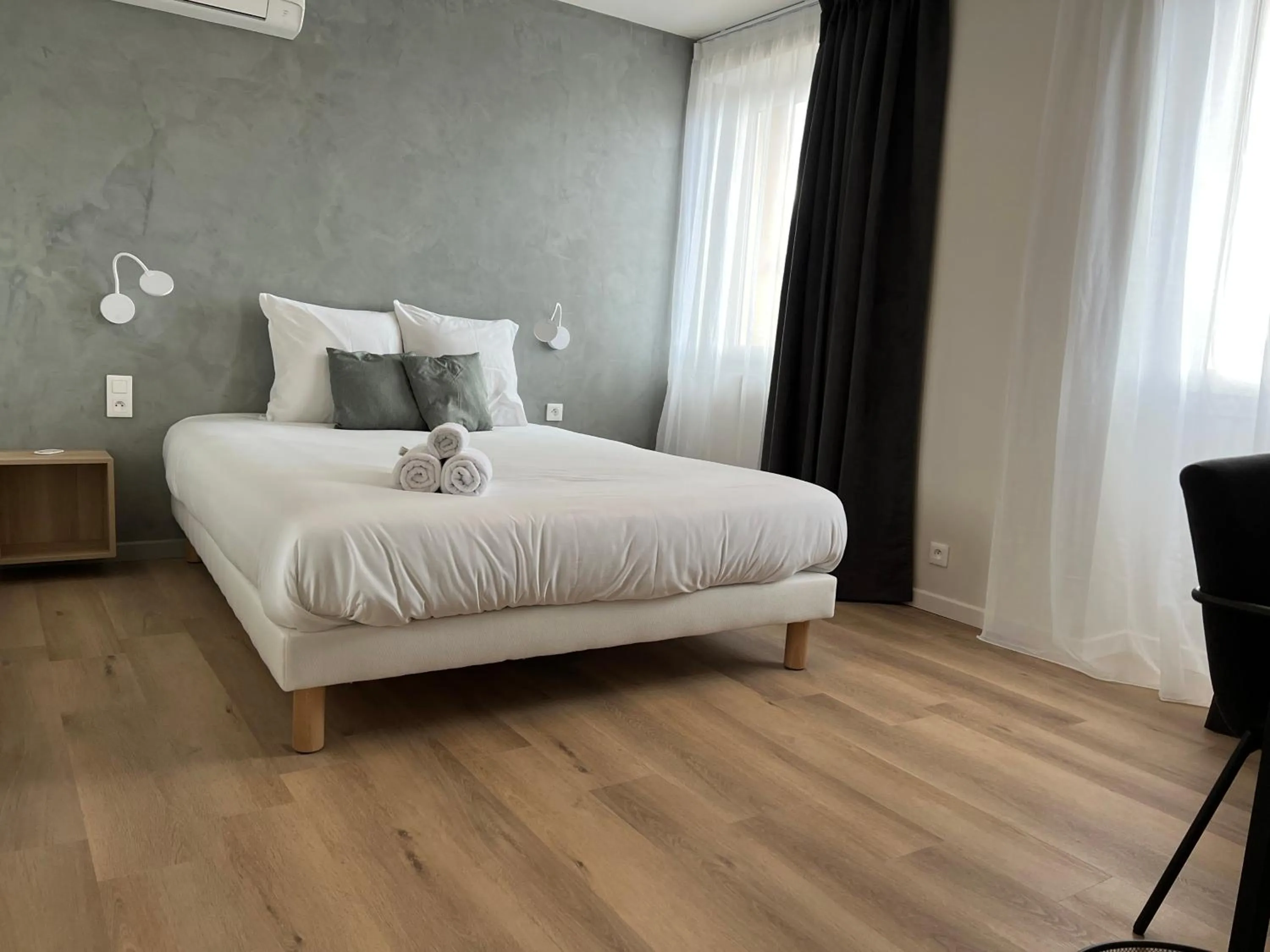 Bed in Hôtel Le Ponson