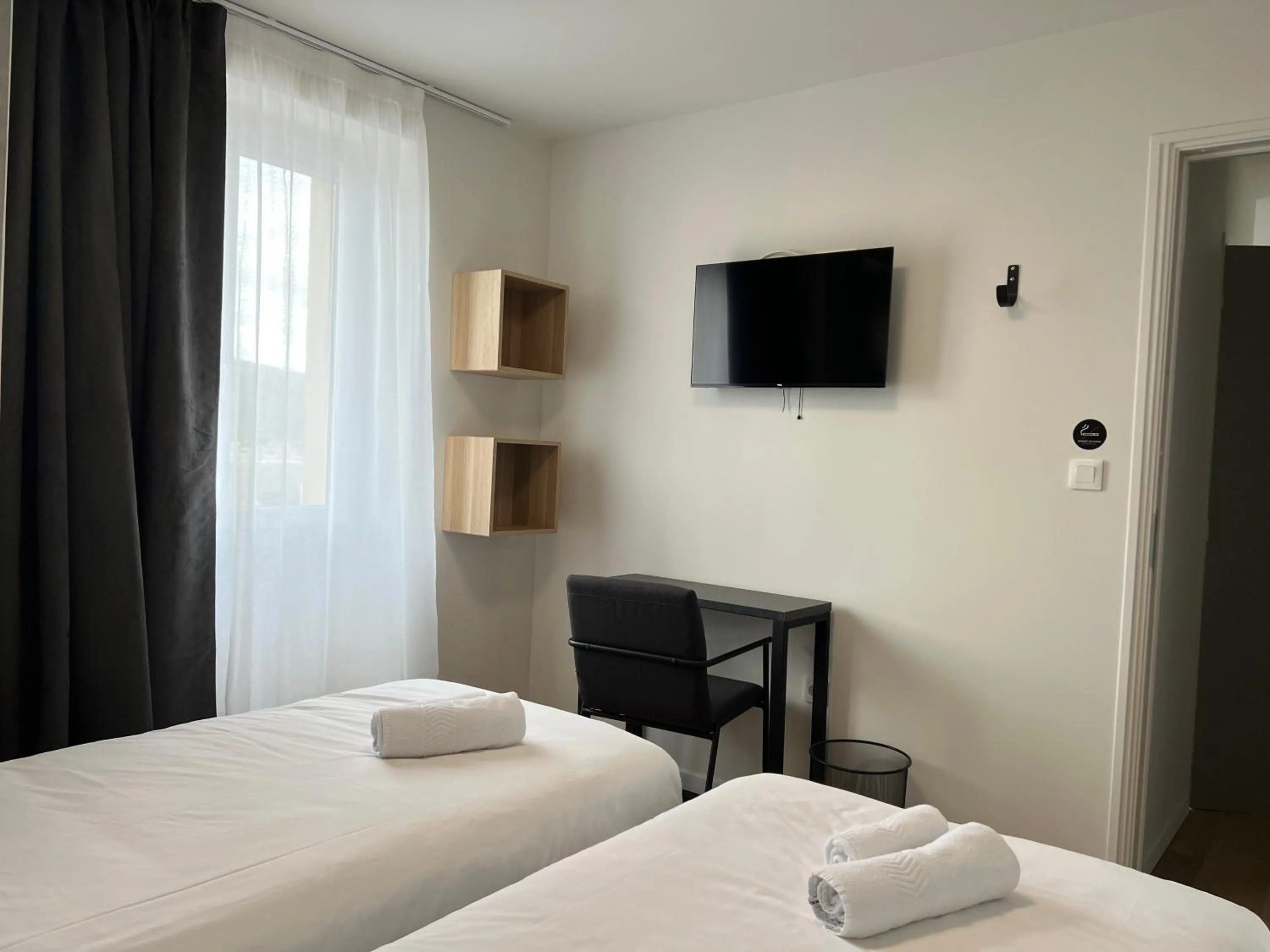 Bedroom, Bed in Hôtel Le Ponson