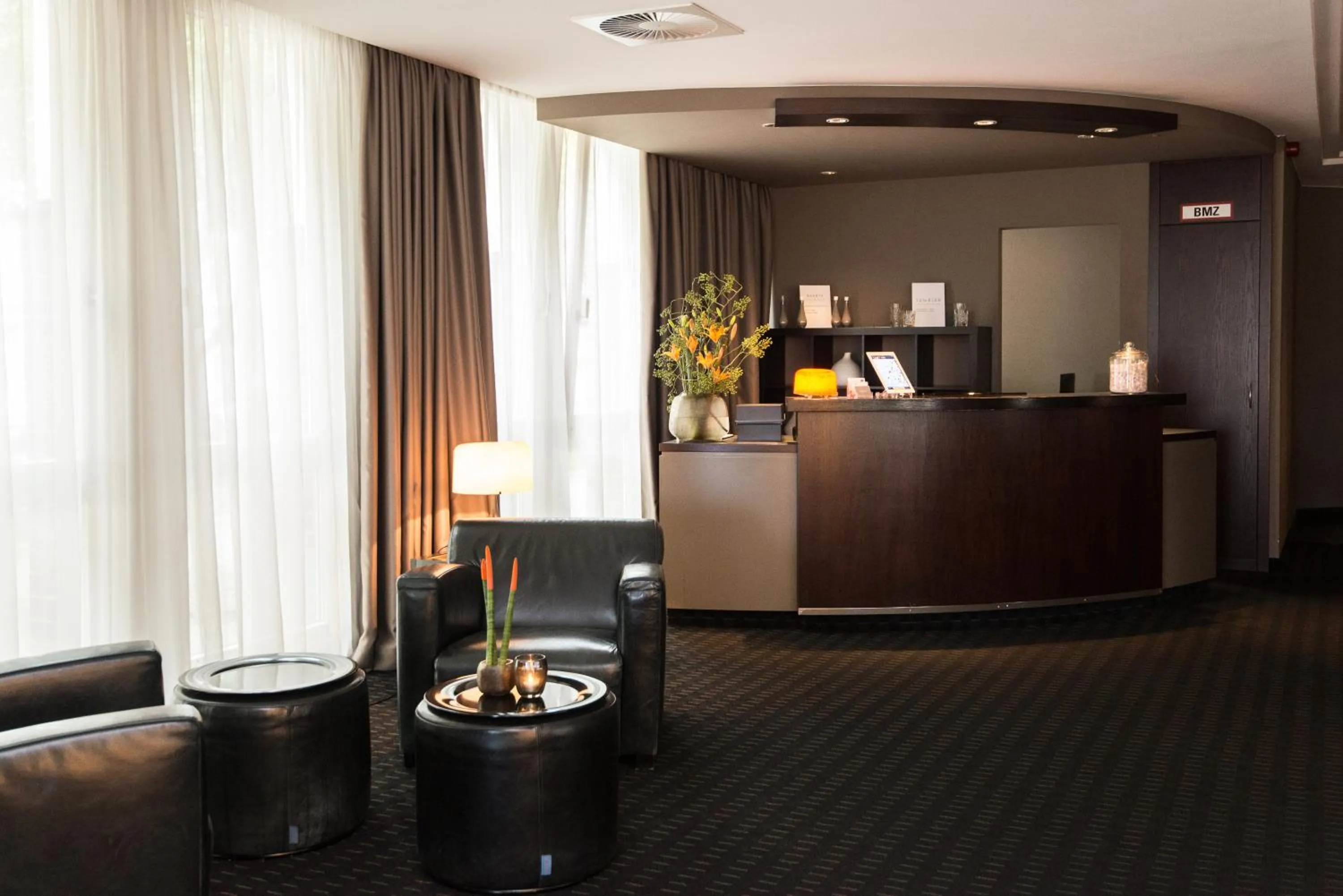 Lobby or reception in Boston Hotel HH