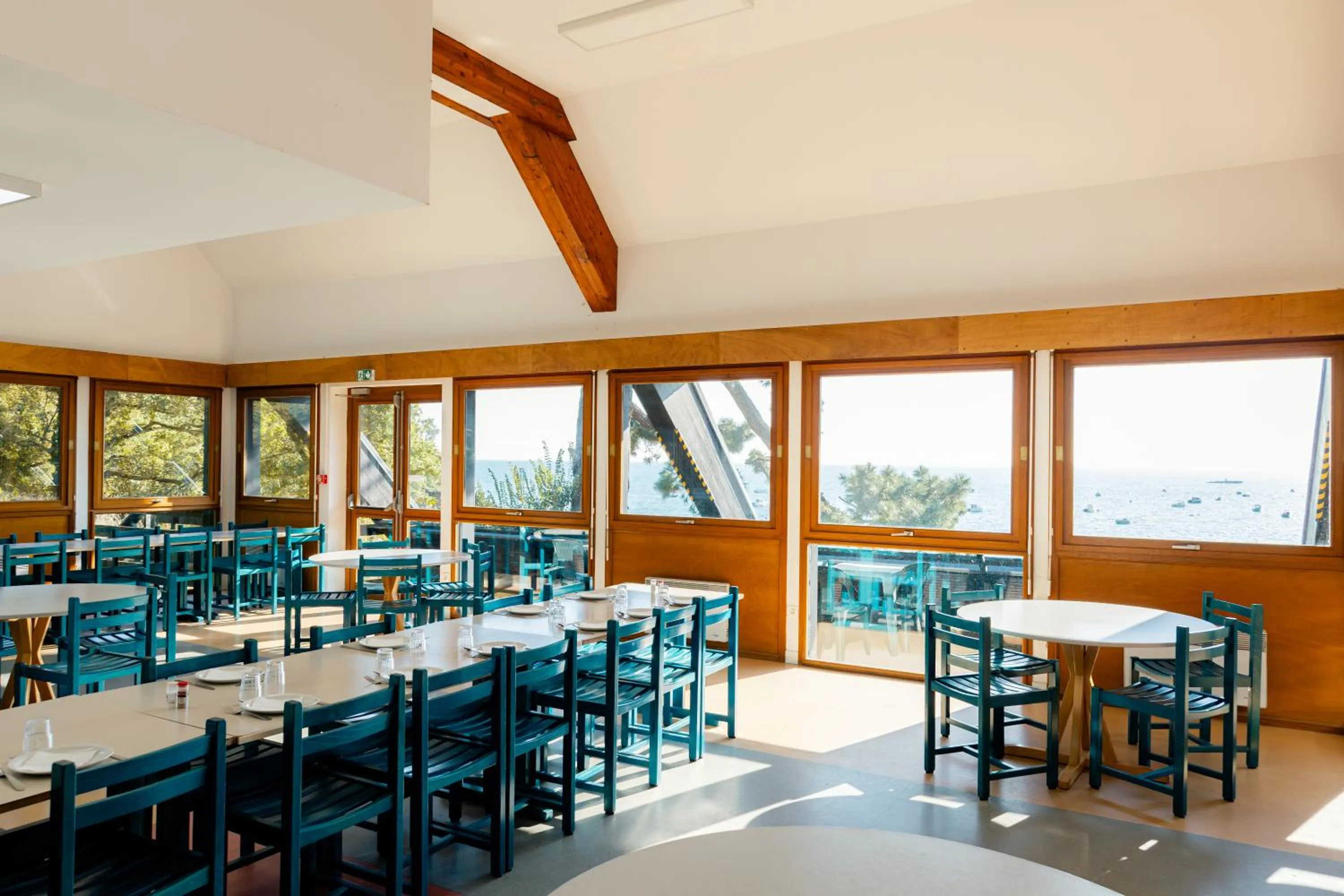 Restaurant/places to eat in Auberge de Jeunesse HI Cancale