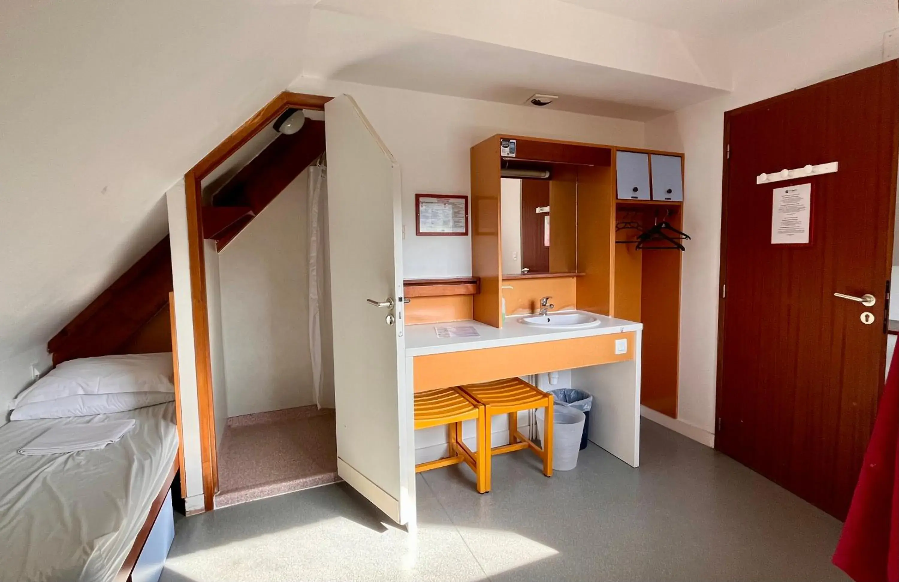 Superior Triple Room - single occupancy in Auberge de Jeunesse HI Cancale Superior Triple Room - single occupancy in Auberge de Jeunesse HI Cancale