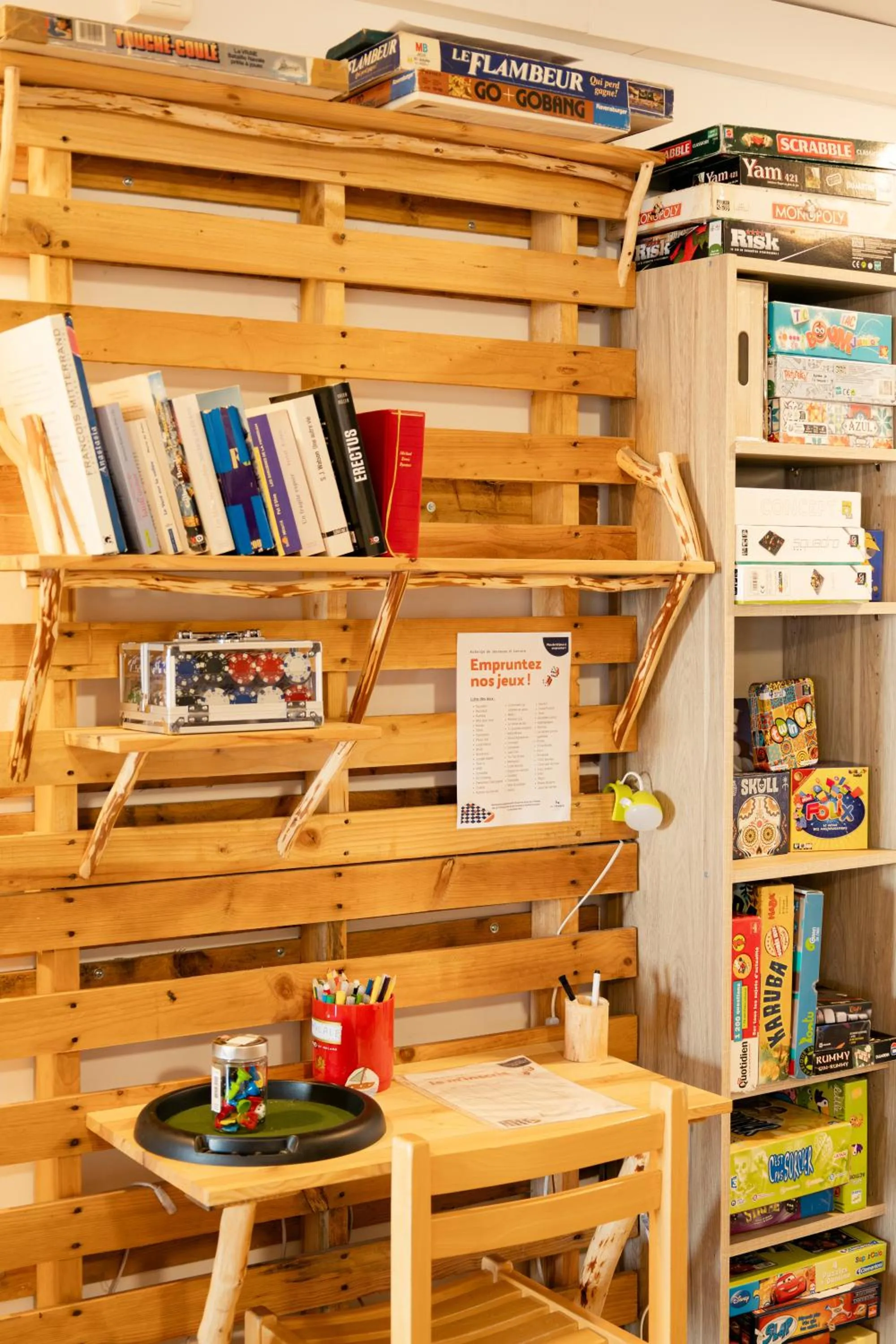 Game Room in Auberge de Jeunesse HI Cancale