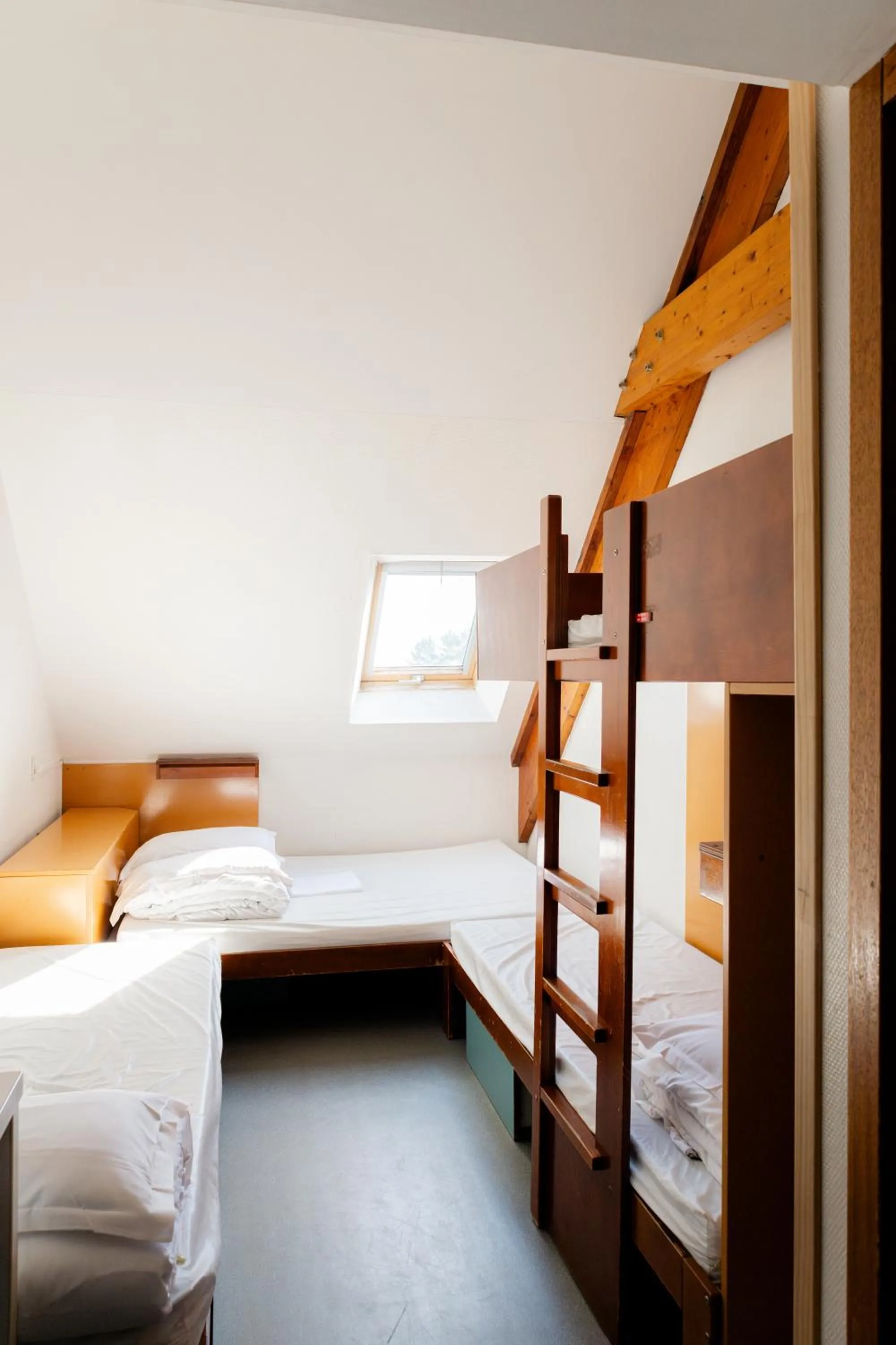 Bedroom, Bed in Auberge de Jeunesse HI Cancale