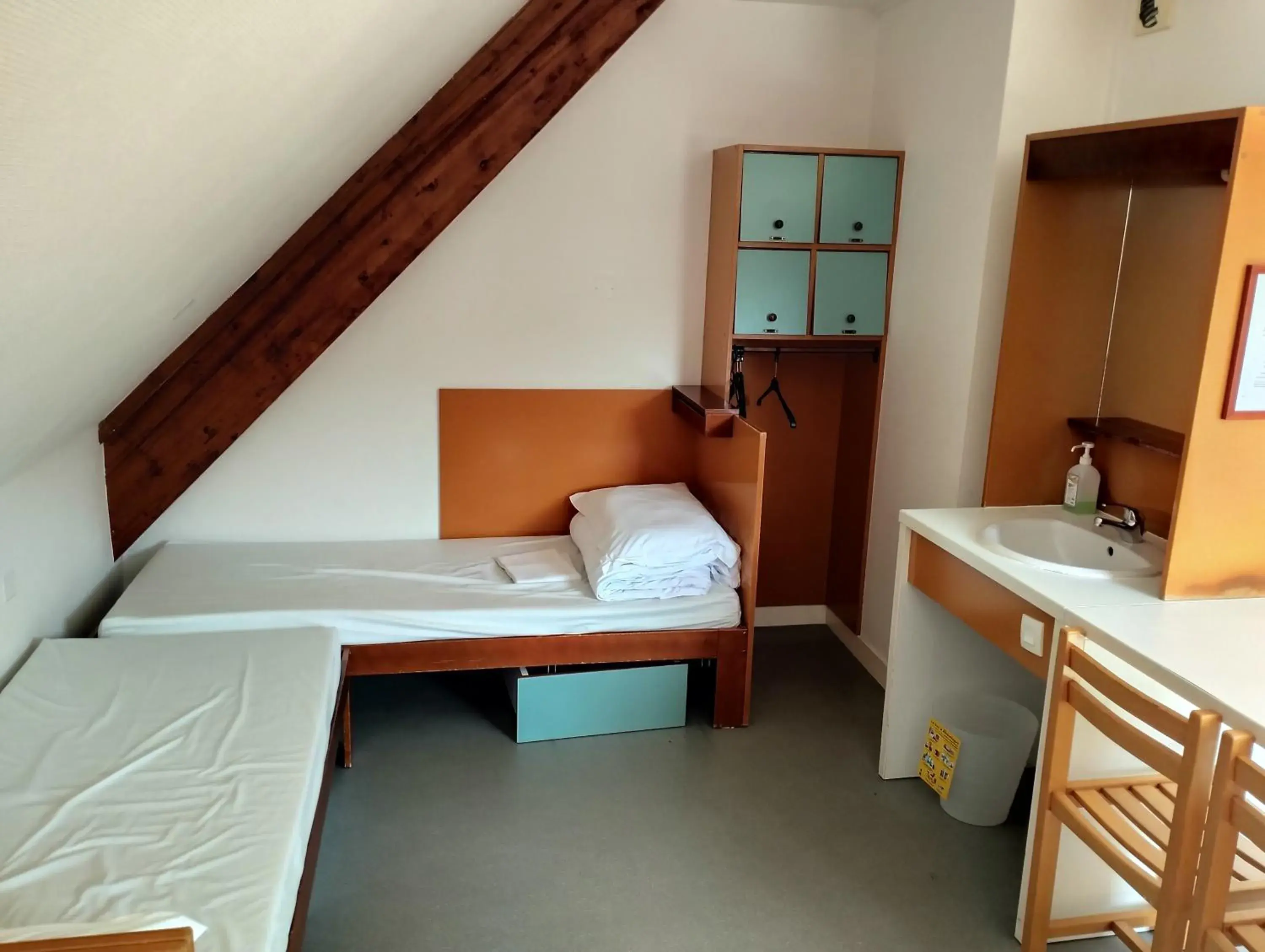 Quadruple Room with Shower - single occupancy in Auberge de Jeunesse HI Cancale Quadruple Room with Shower - single occupancy in Auberge de Jeunesse HI Cancale