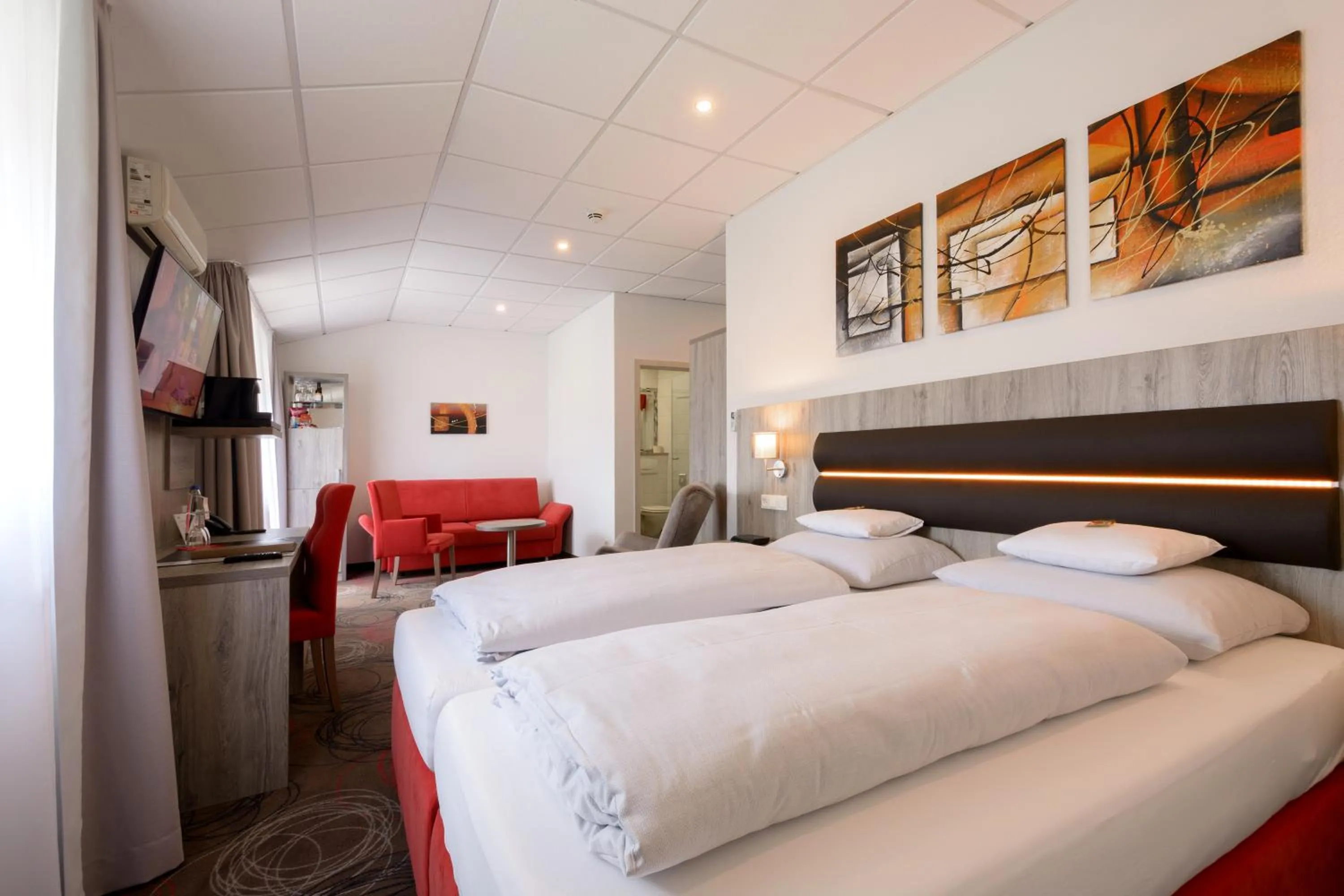 Photo of the whole room, Bed in Hotel Engelhorn