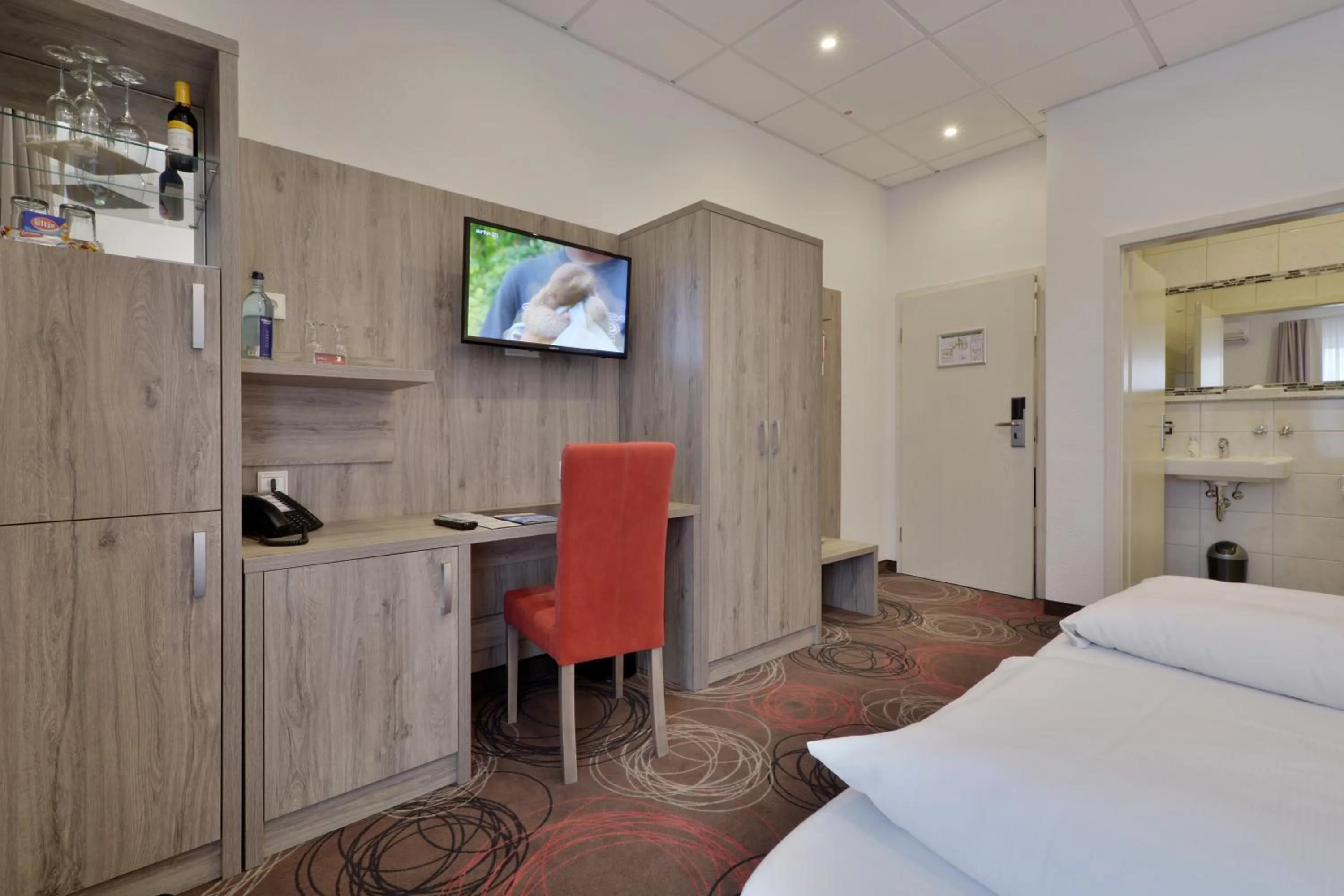 Photo of the whole room, Bed in Hotel Engelhorn