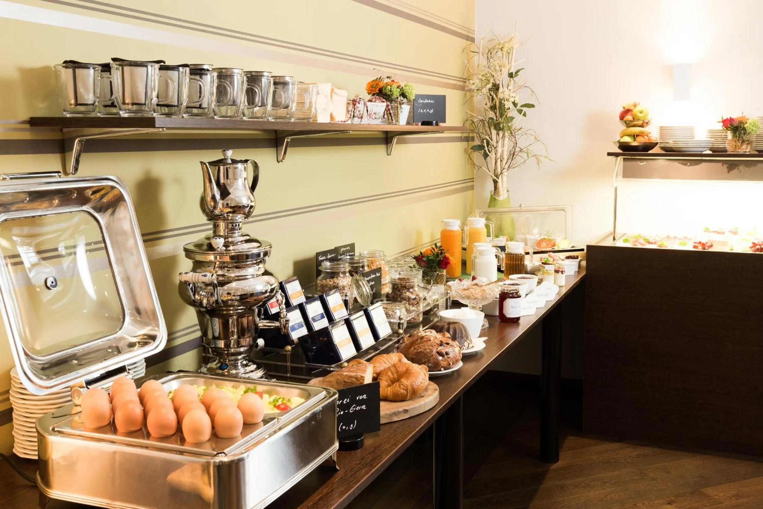 Buffet breakfast in Hotel Sollner Hof