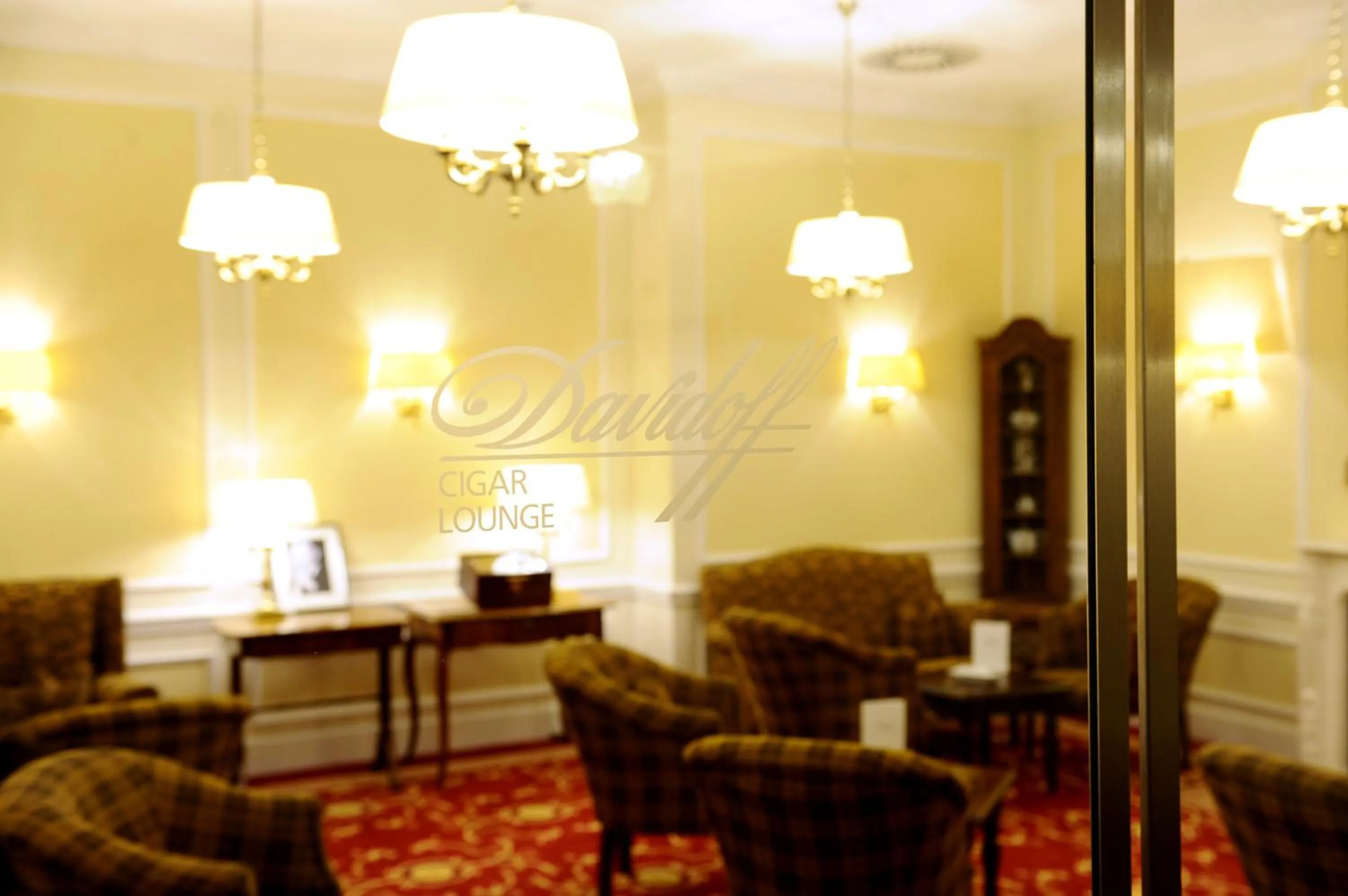 Lounge or bar in HELIOPARK Bad Hotel Zum Hirsch