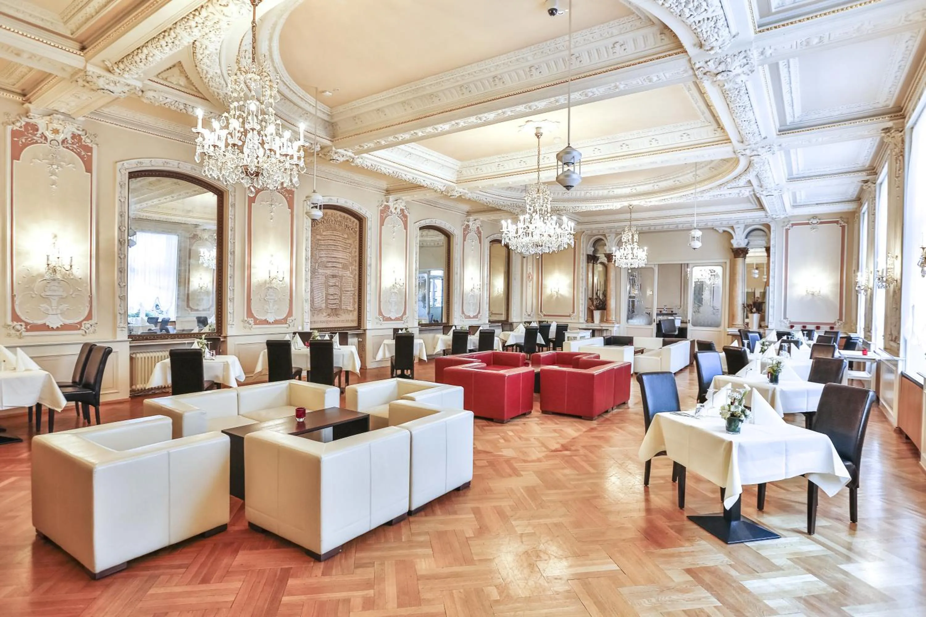 Restaurant/places to eat in HELIOPARK Bad Hotel Zum Hirsch