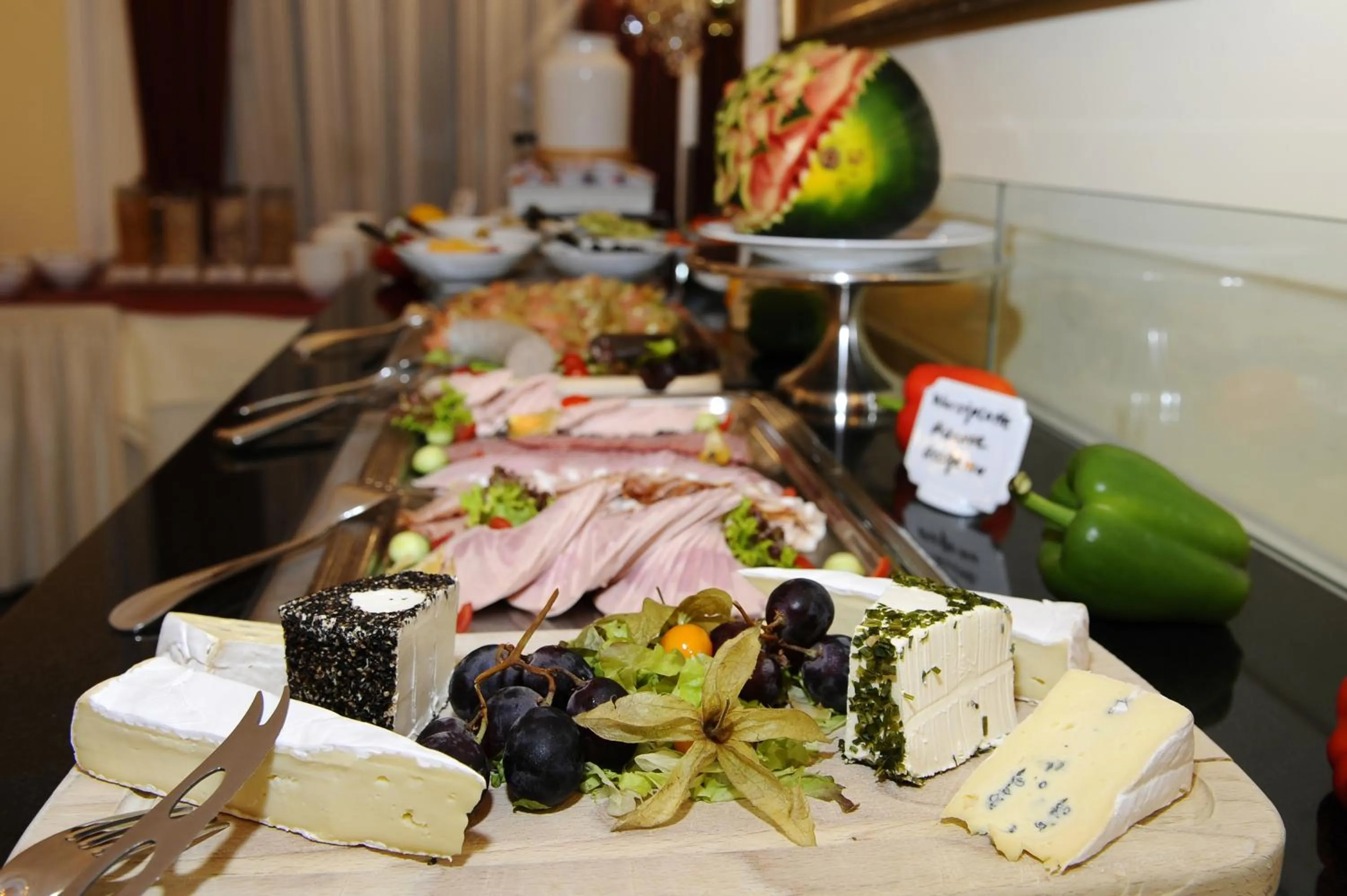 Food in HELIOPARK Bad Hotel Zum Hirsch