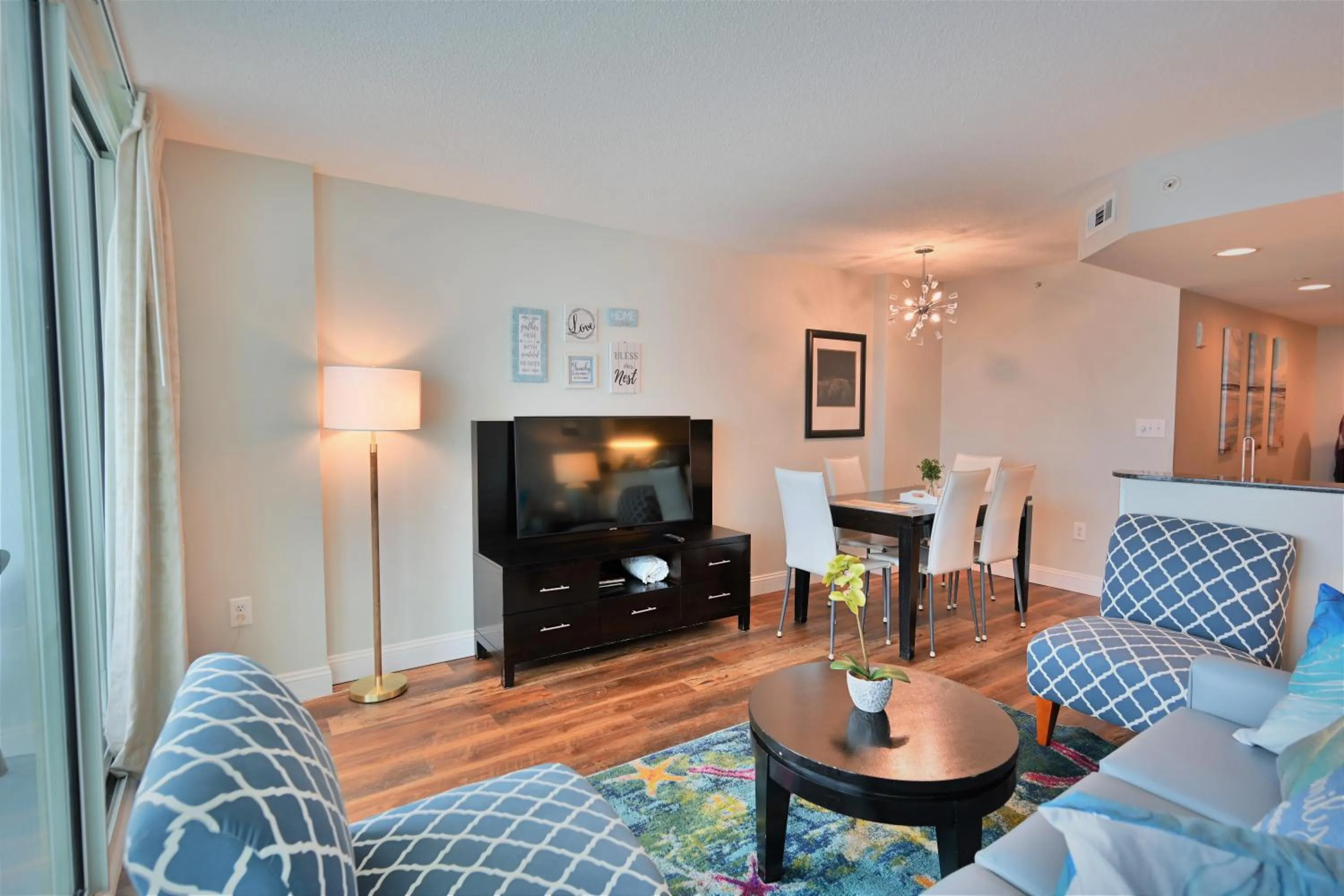TV and multimedia in Luxury 2 bedroom 2 bathroom Ocean Front Condo on the 12th floor for 8