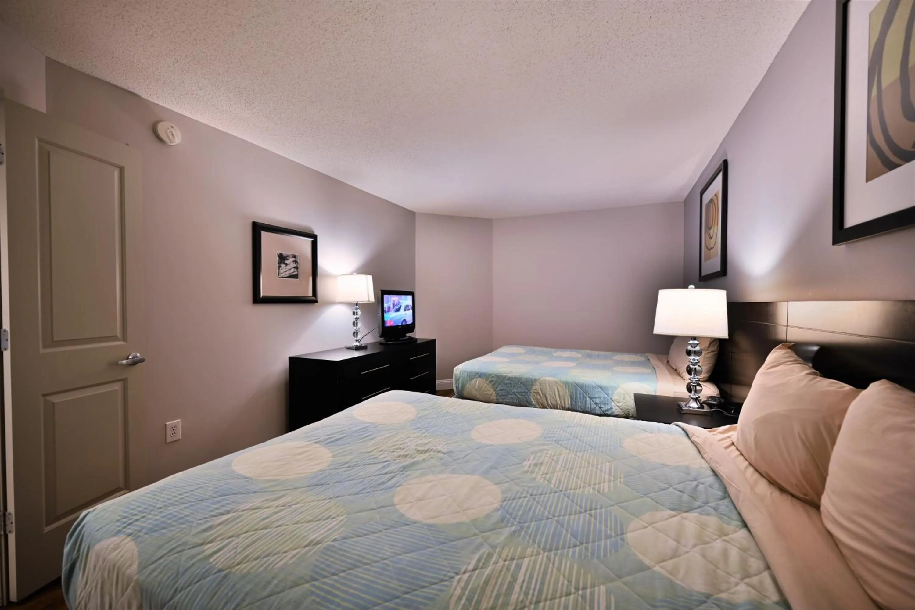 Bed in Luxury 2 bedroom 2 bathroom Ocean Front Condo on the 12th floor for 8