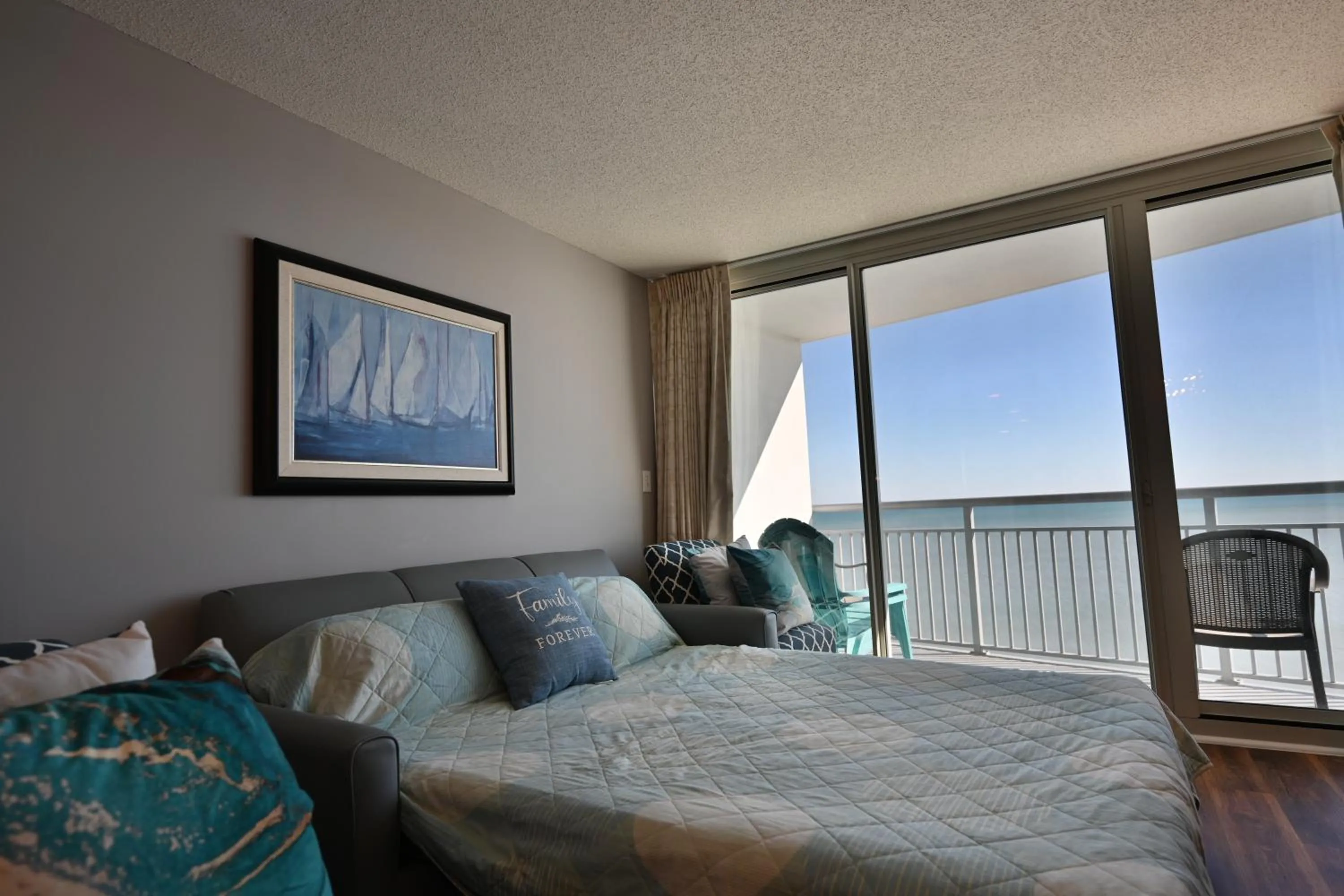 Bed in Luxury 2 bedroom 2 bathroom Ocean Front Condo on the 12th floor for 8