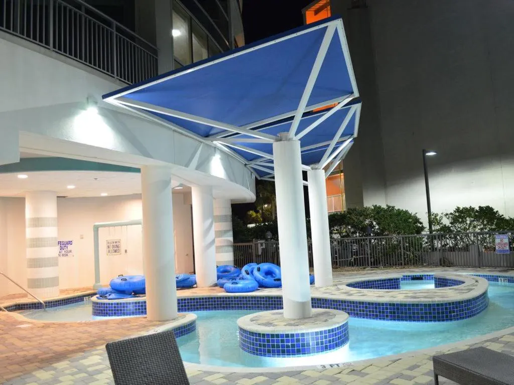 Night in Luxury 2 bedroom 2 bathroom Ocean Front Condo on the 12th floor for 8