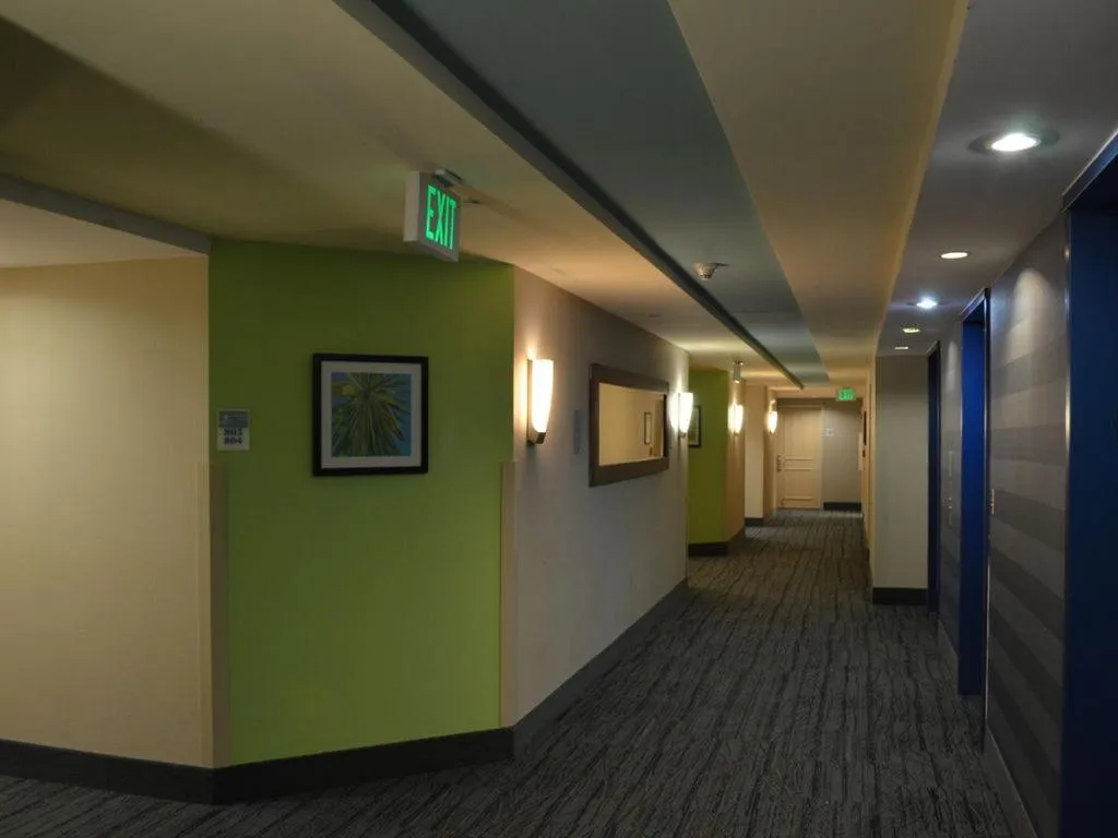 Property building in Luxury 2 bedroom 2 bathroom Ocean Front Condo on the 12th floor for 8