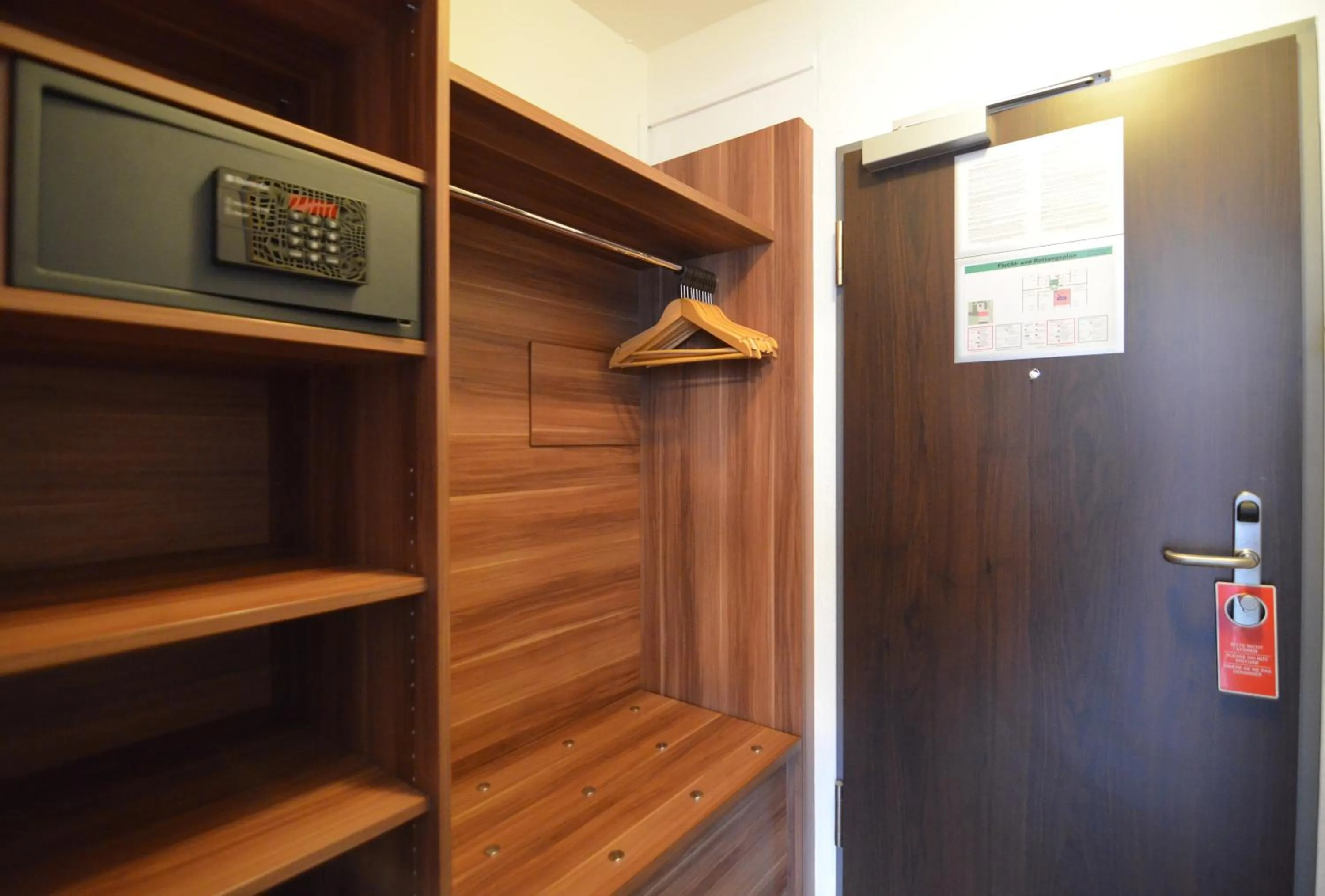 Photo of the whole room in Neu Heidelberg - Guesthouse & Apartments