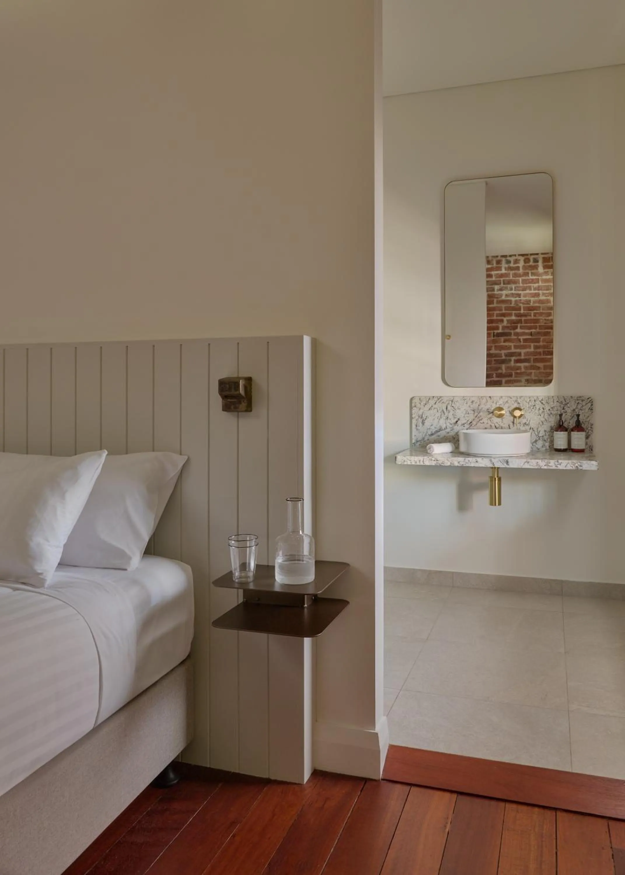 Bed in Garde and Warders Hotel