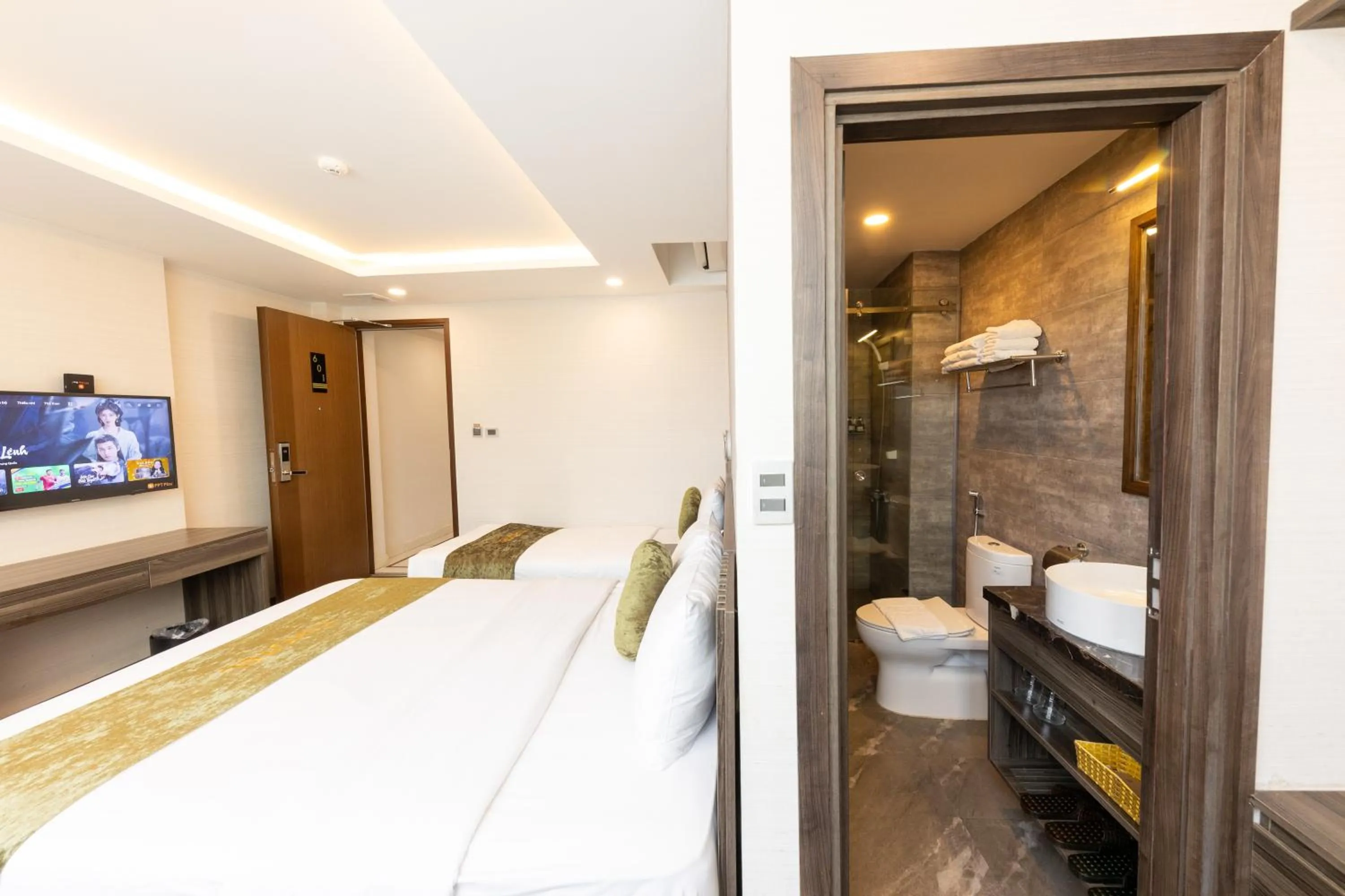 Shower in 3T Hotel Hanoi