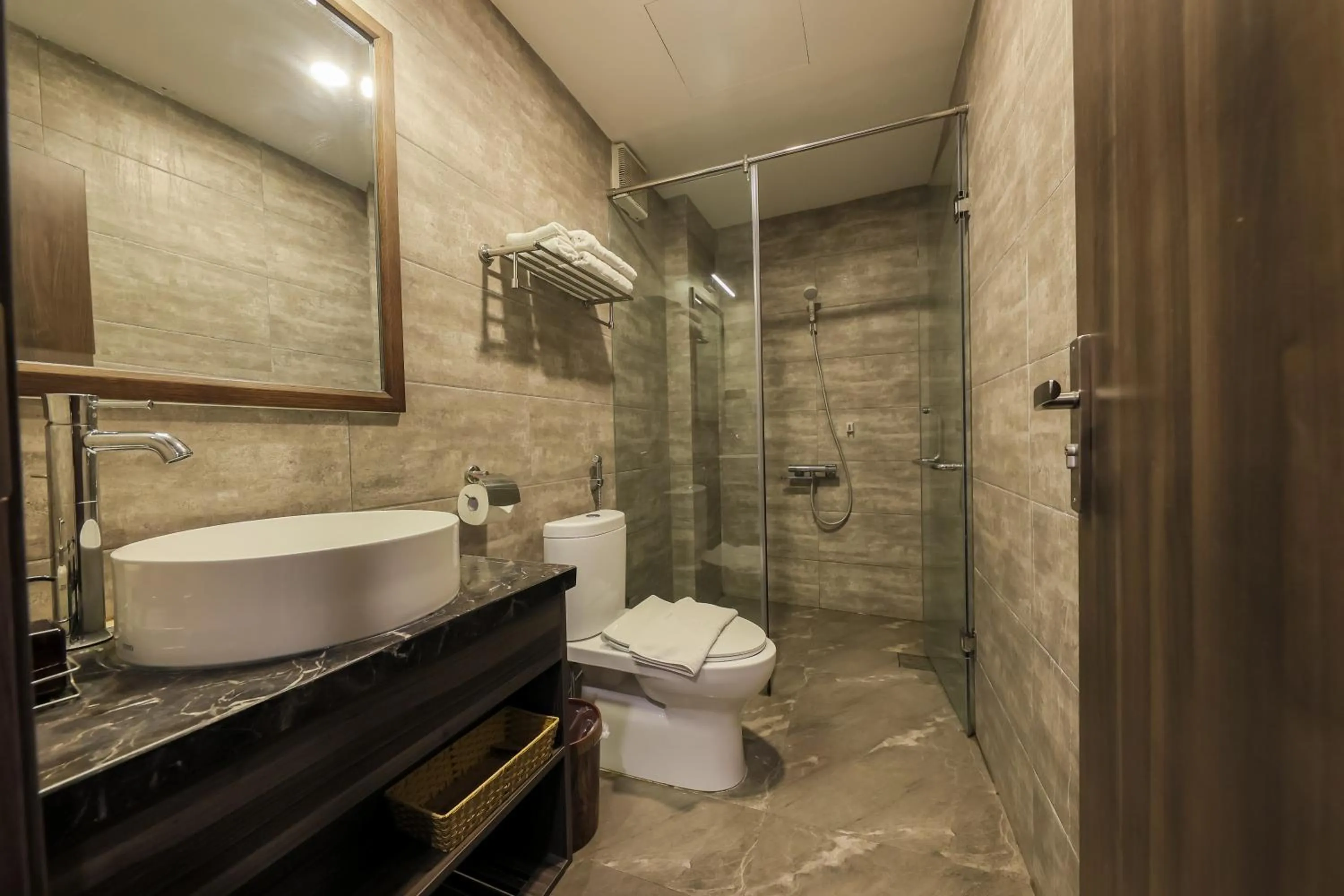 Shower in 3T Hotel Hanoi