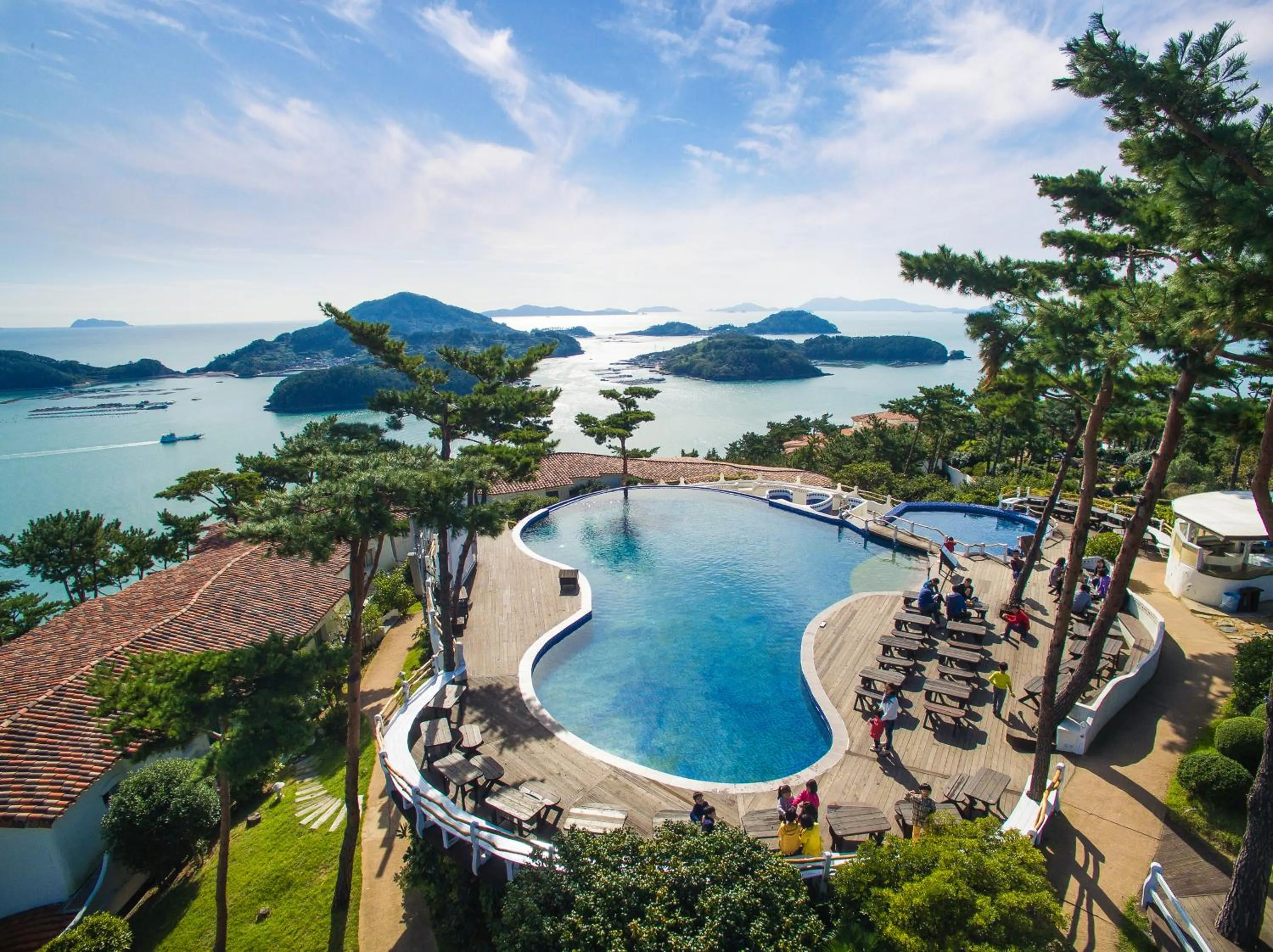 Swimming pool in Club ES Tongyeong Resort
