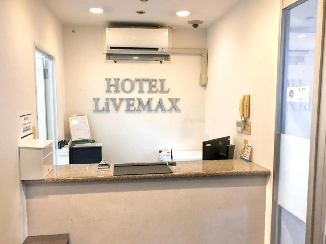 Lobby or reception in HOTEL LiVEMAX BUDGET Naha Matsuyama