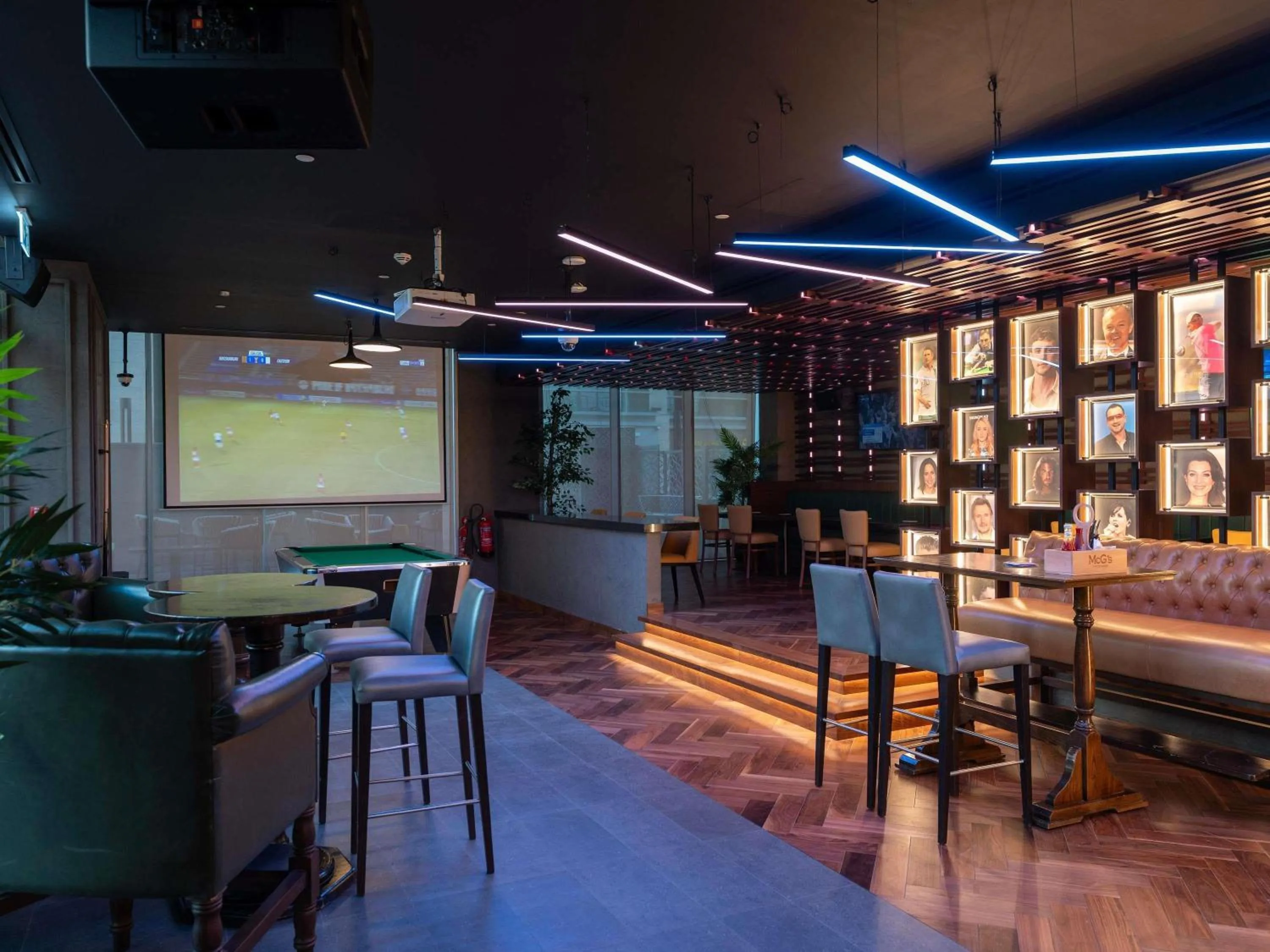 Lounge or bar in Novotel Dubai Gold District